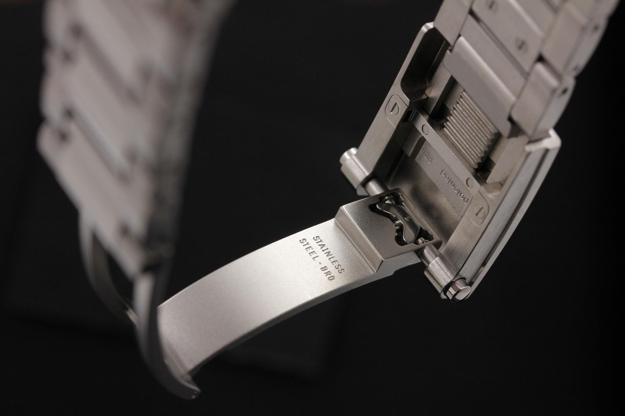 Watch Image 10