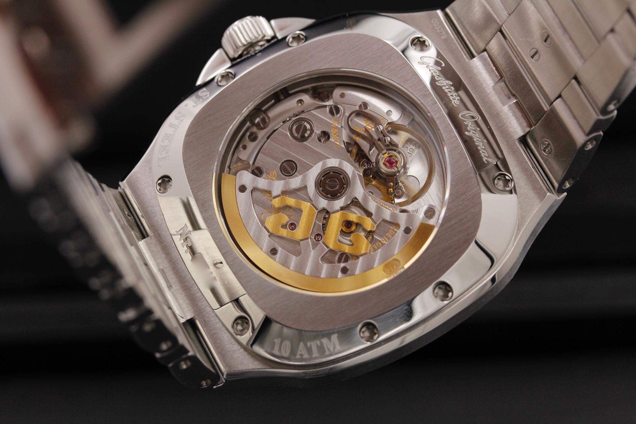 Watch Image 11