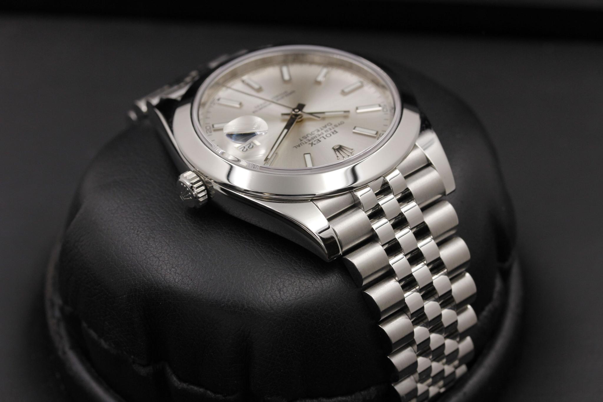 Watch Image 4