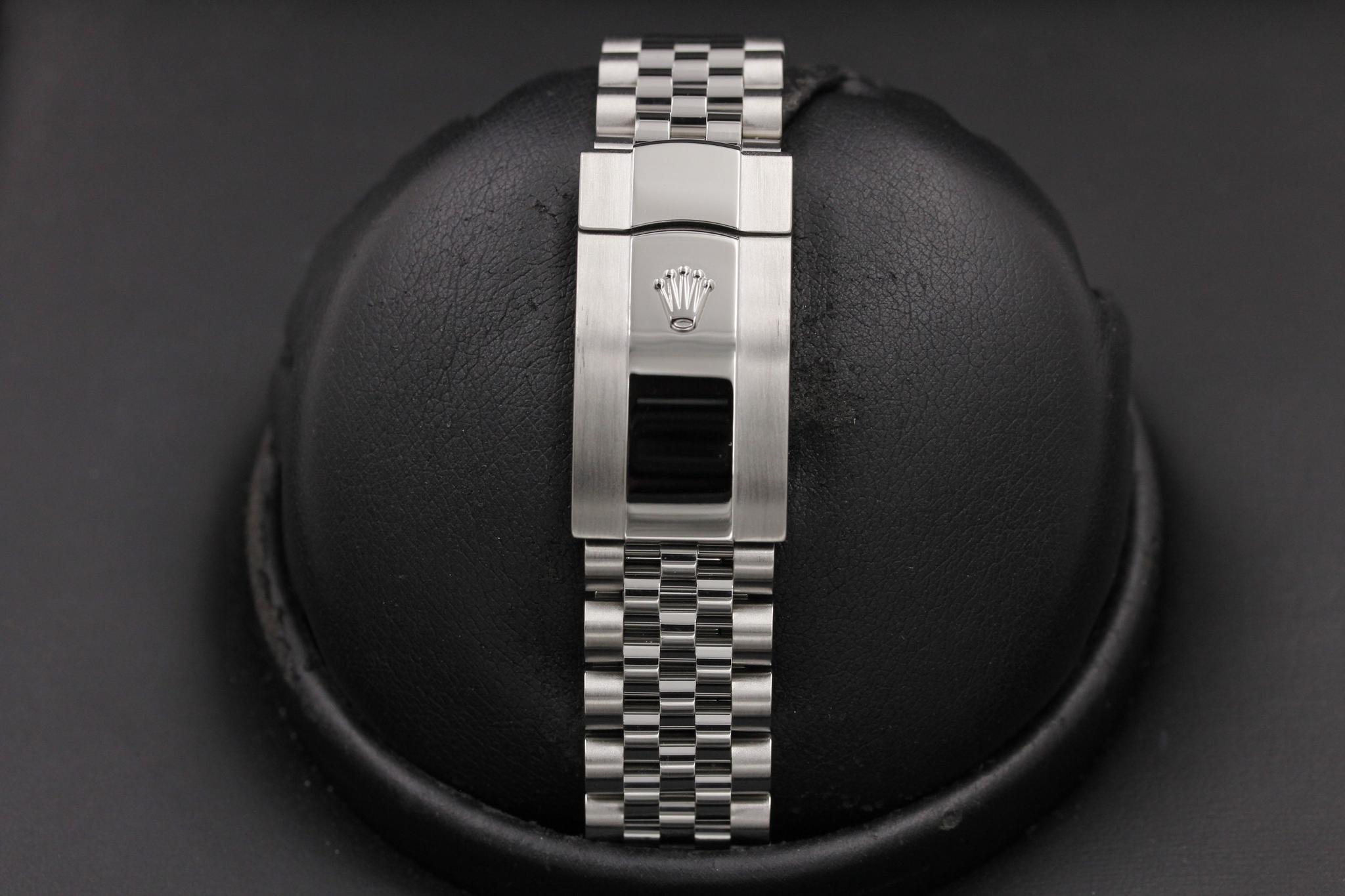 Watch Image 7