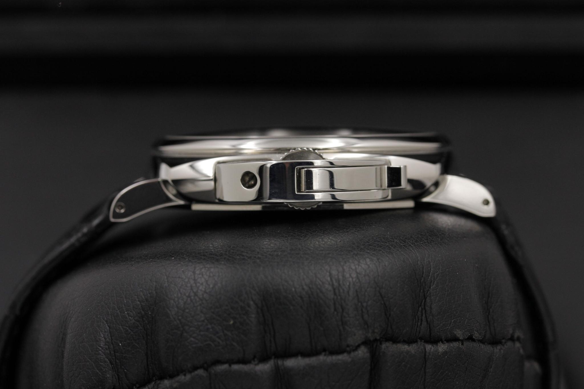 Watch Image 3