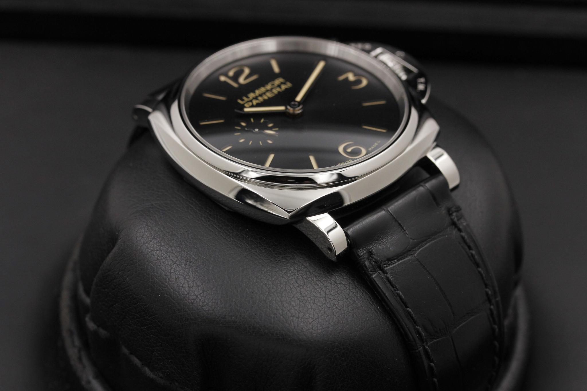 Watch Image 6