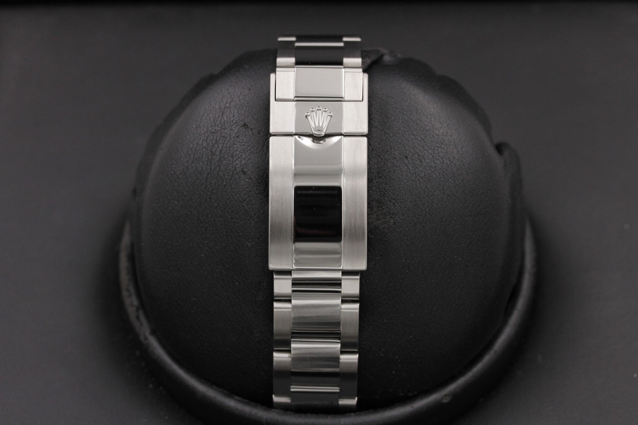 Watch Image 8