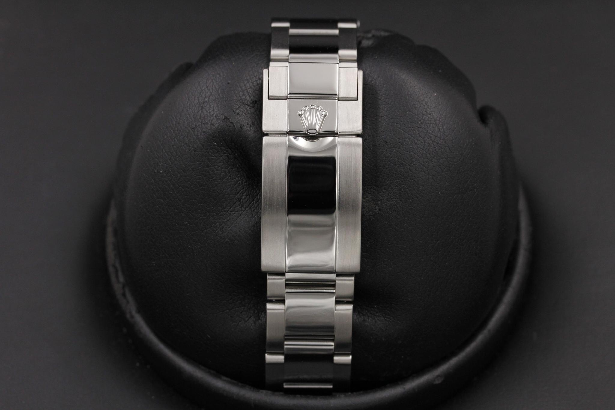 Watch Image 7