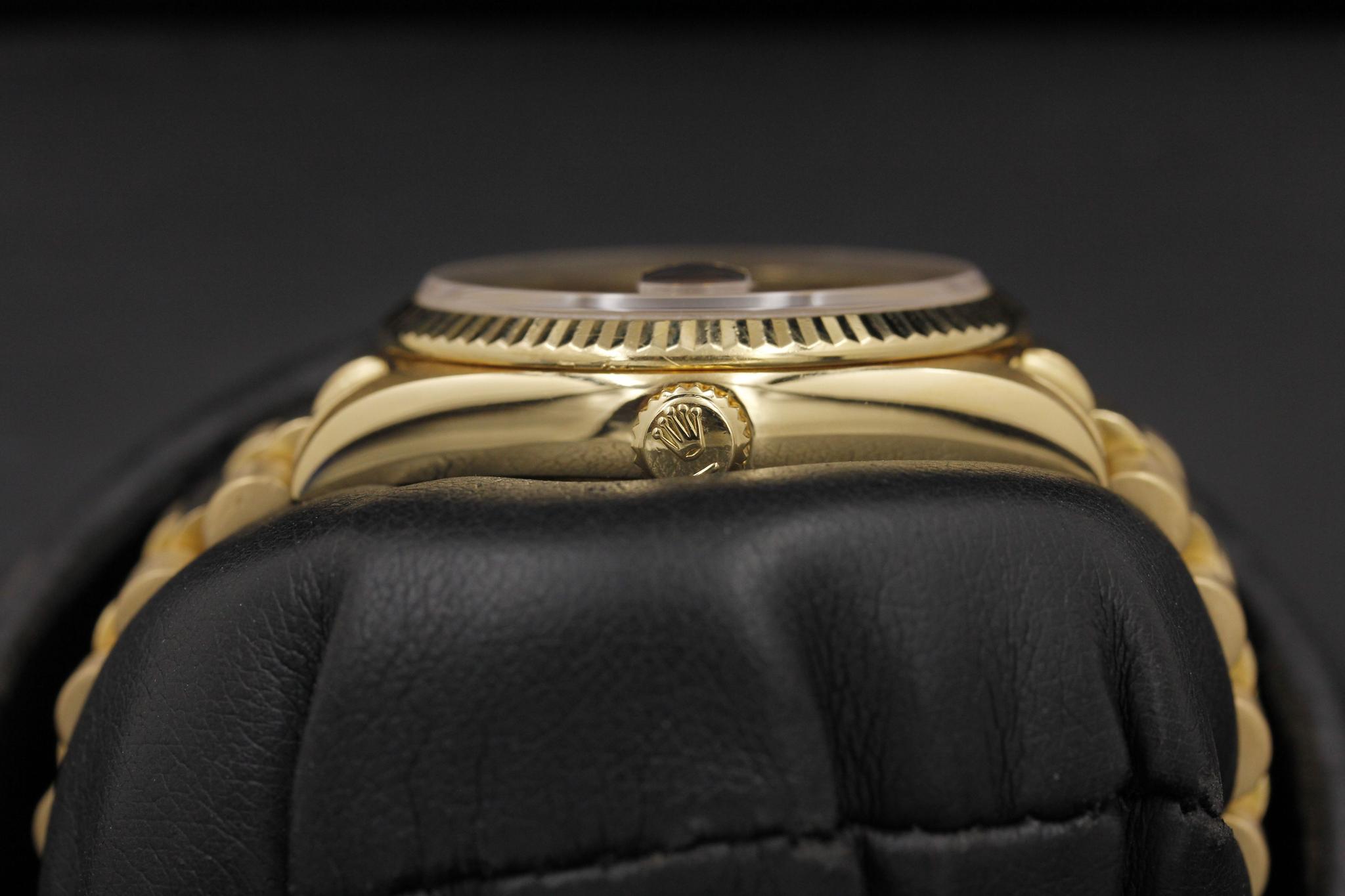 Watch Image 4
