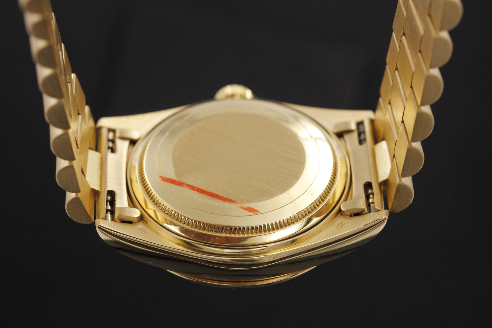 Watch Image 10