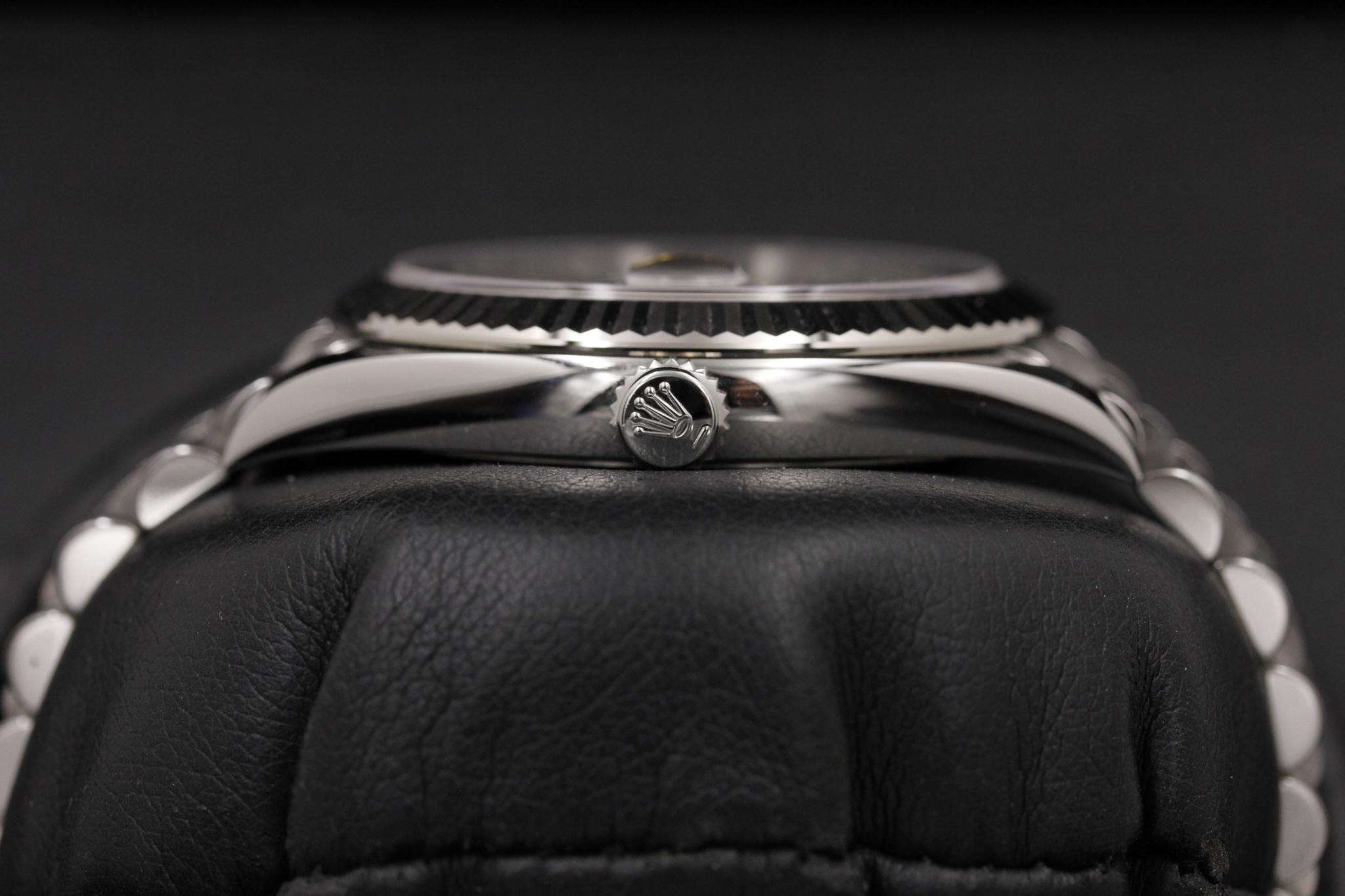 Watch Image 3
