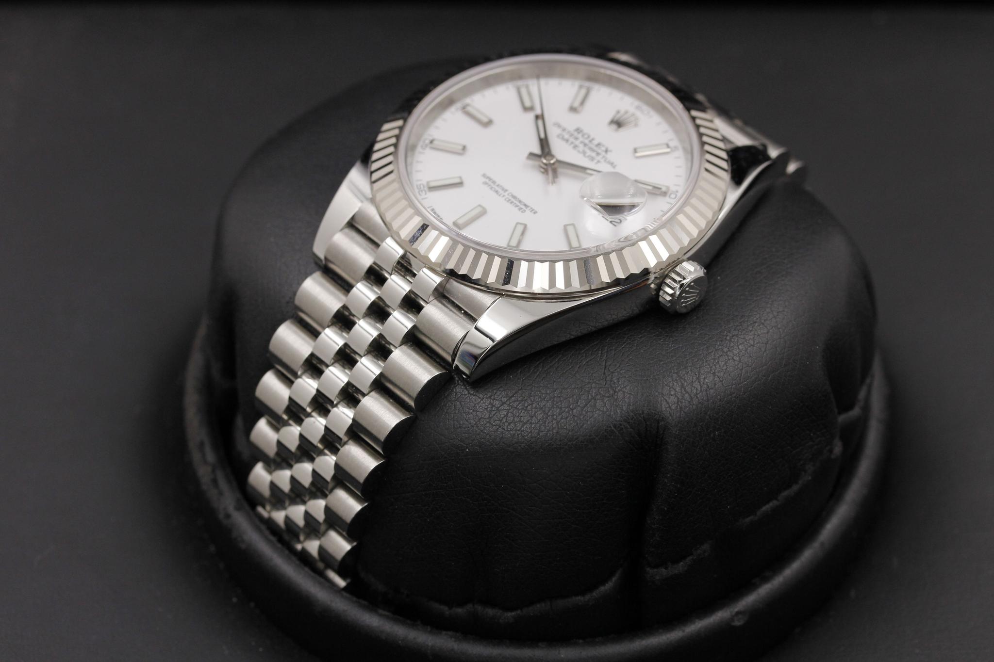 Watch Image 2