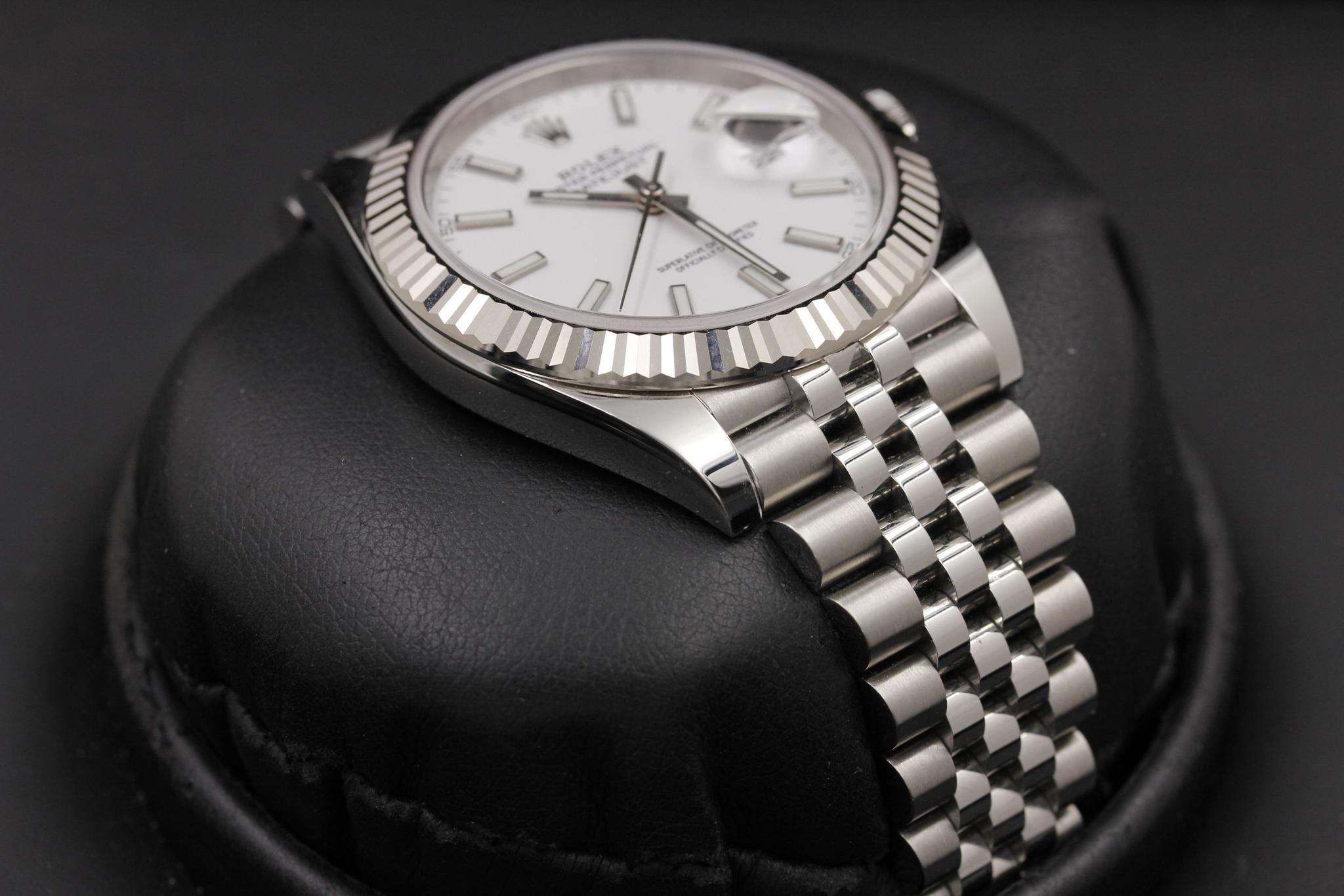 Watch Image 6