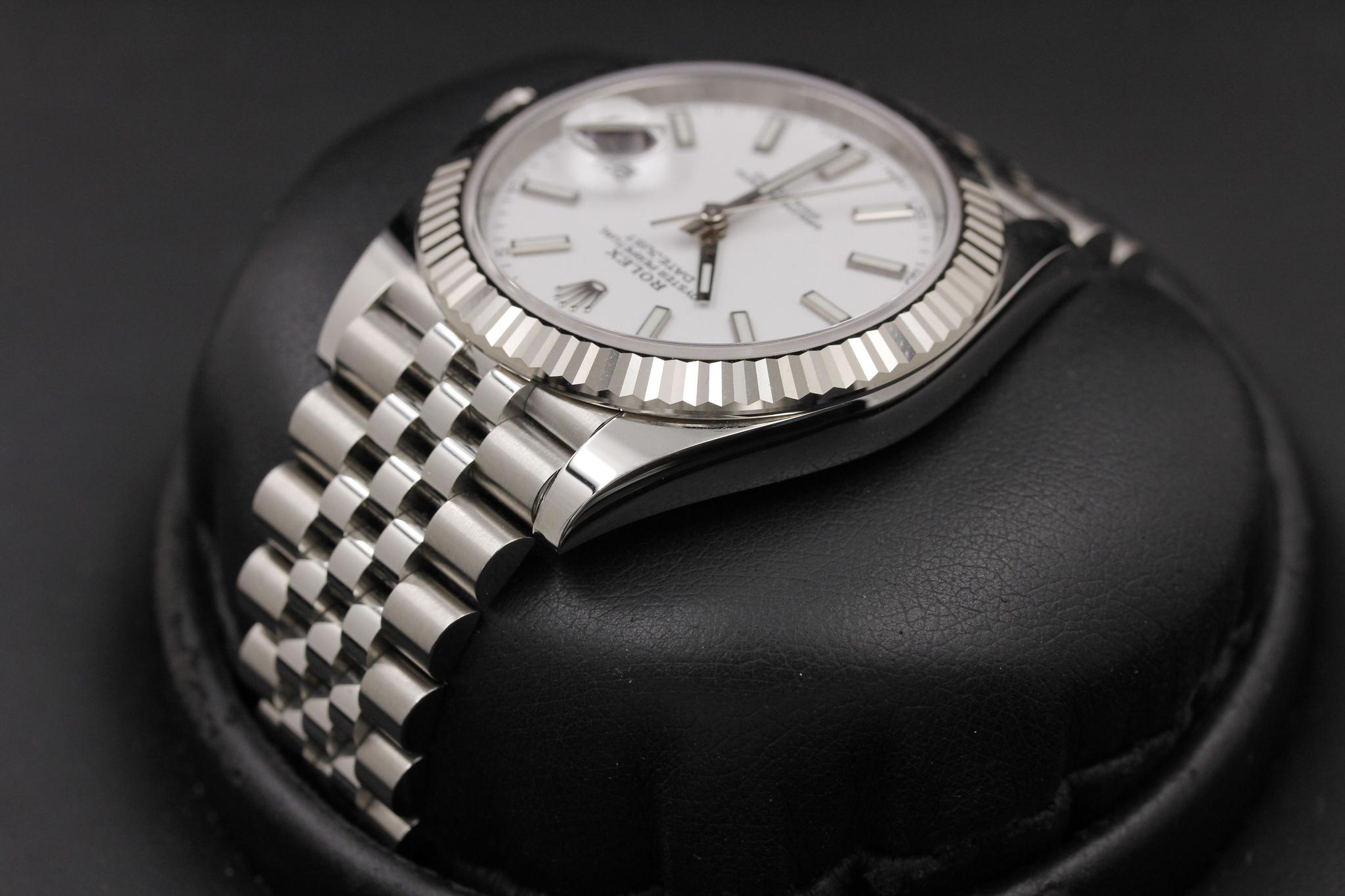 Watch Image 5