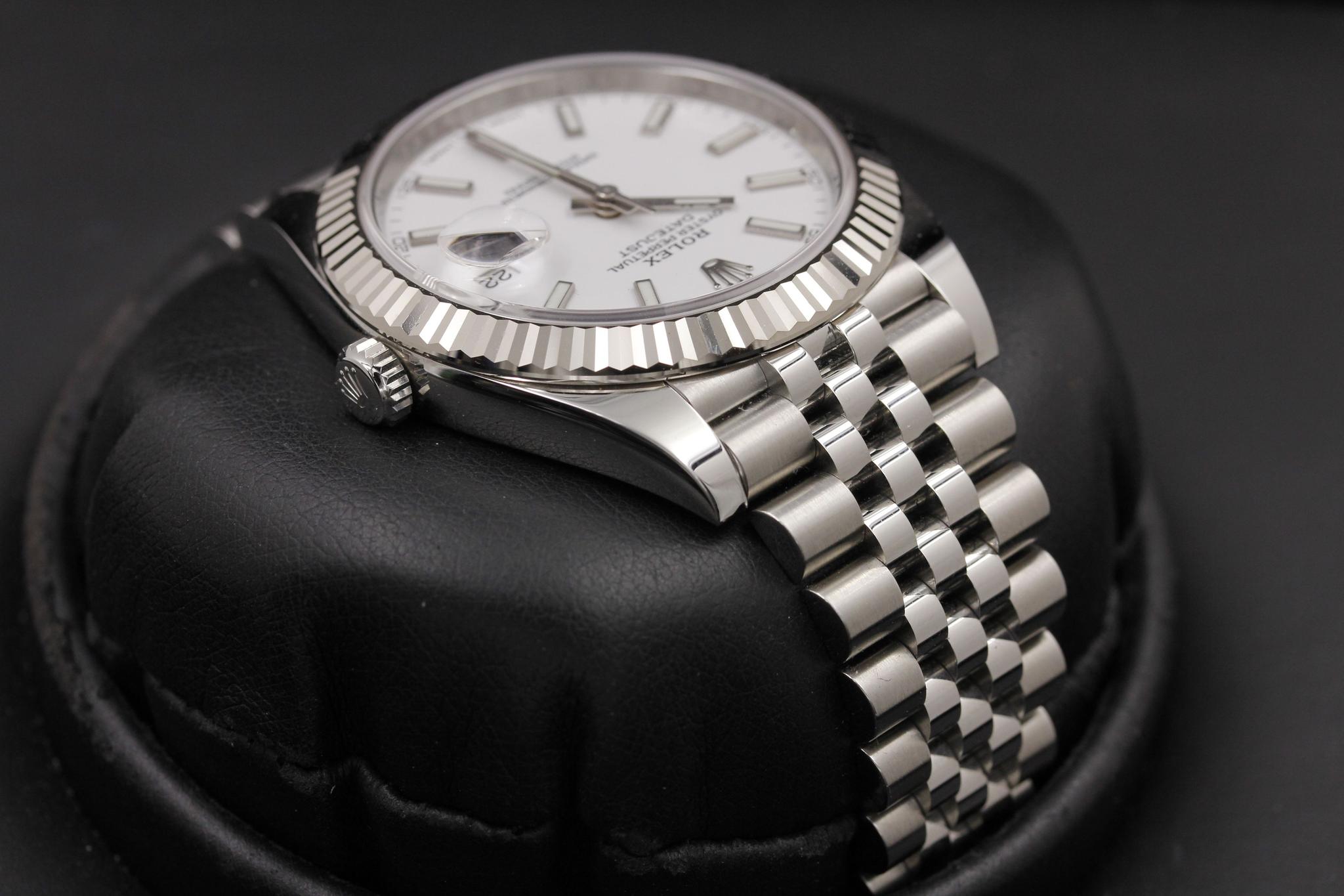 Watch Image 4