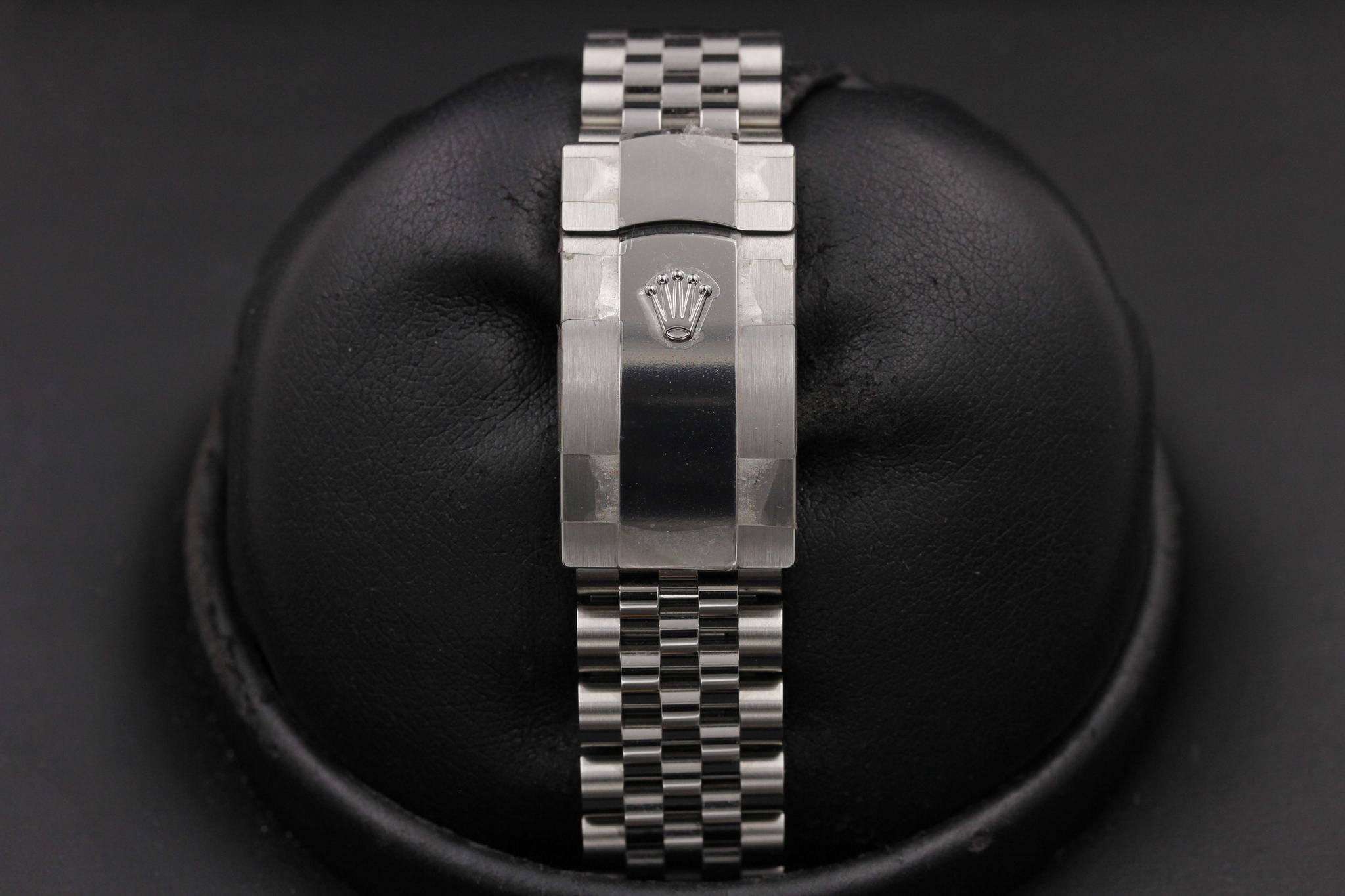 Watch Image 10