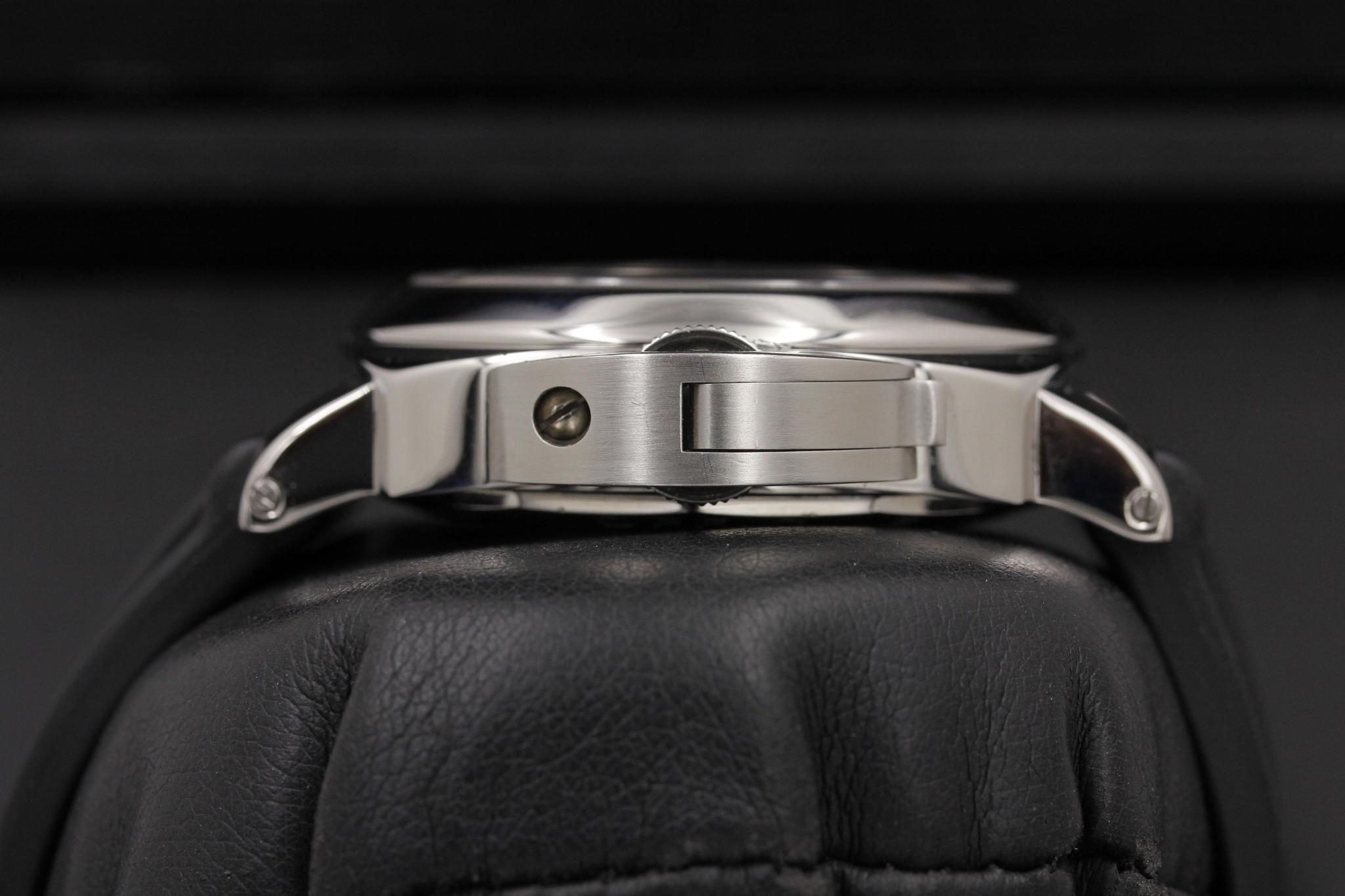 Watch Image 3