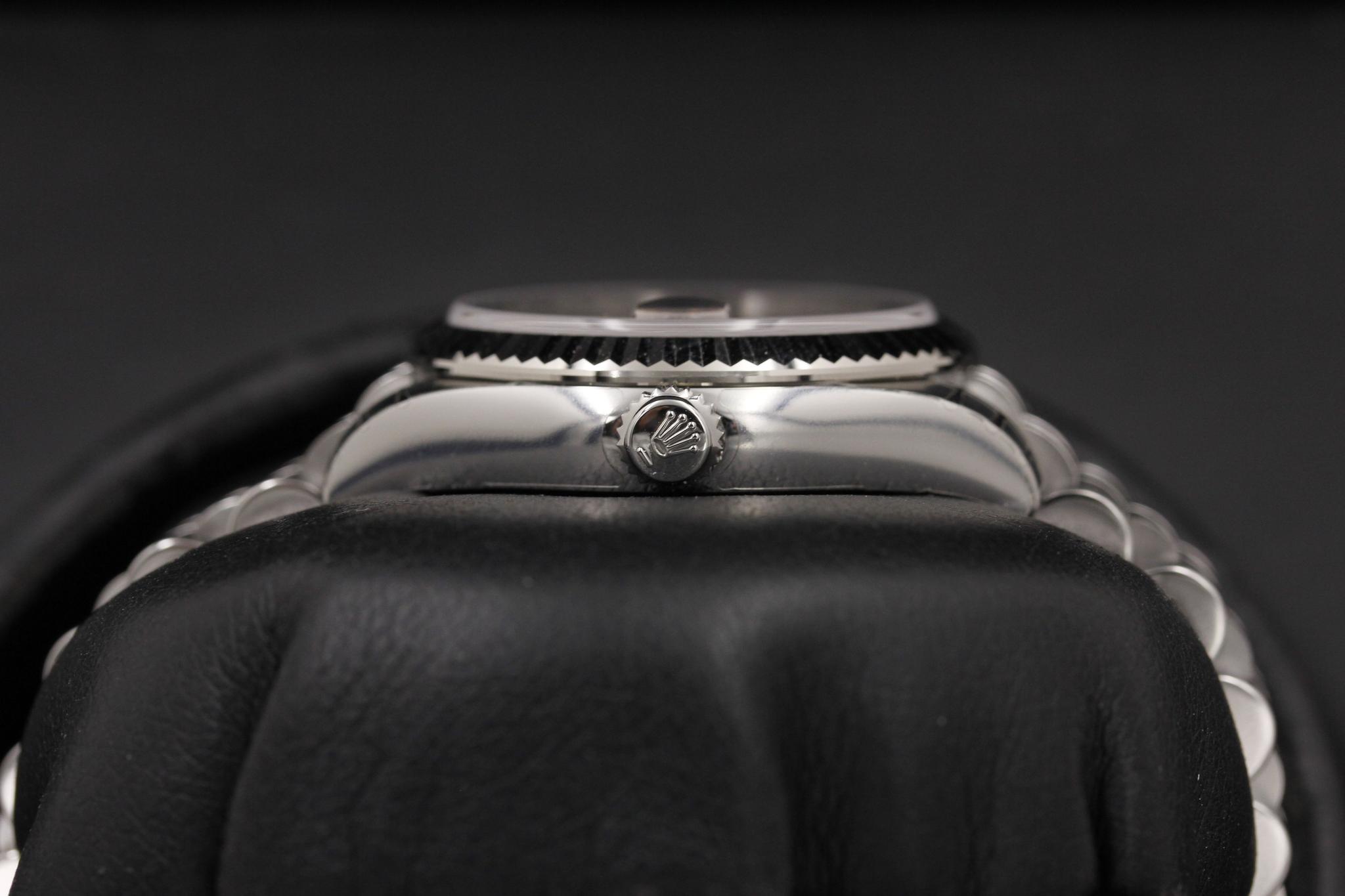 Watch Image 3