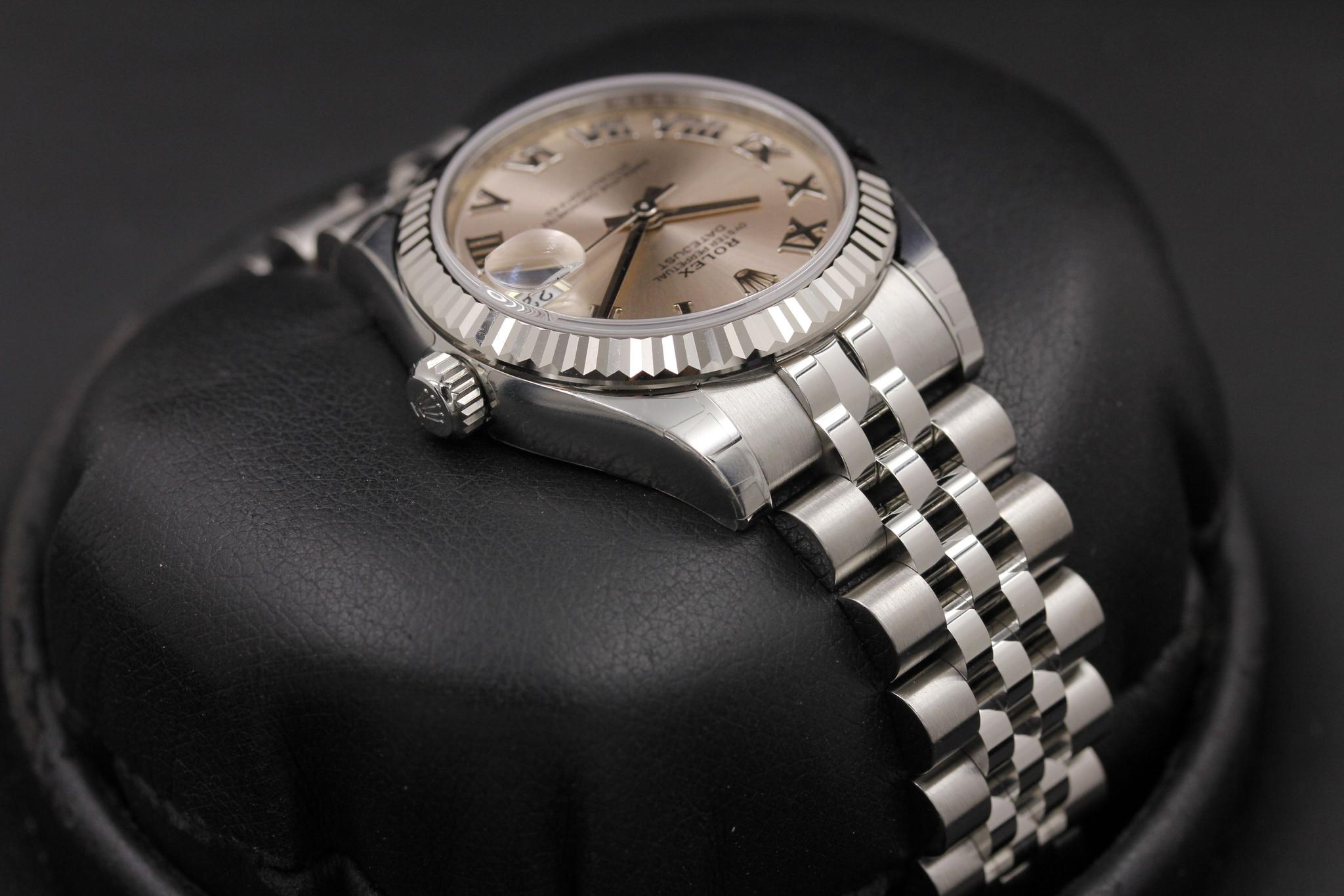 Watch Image 4