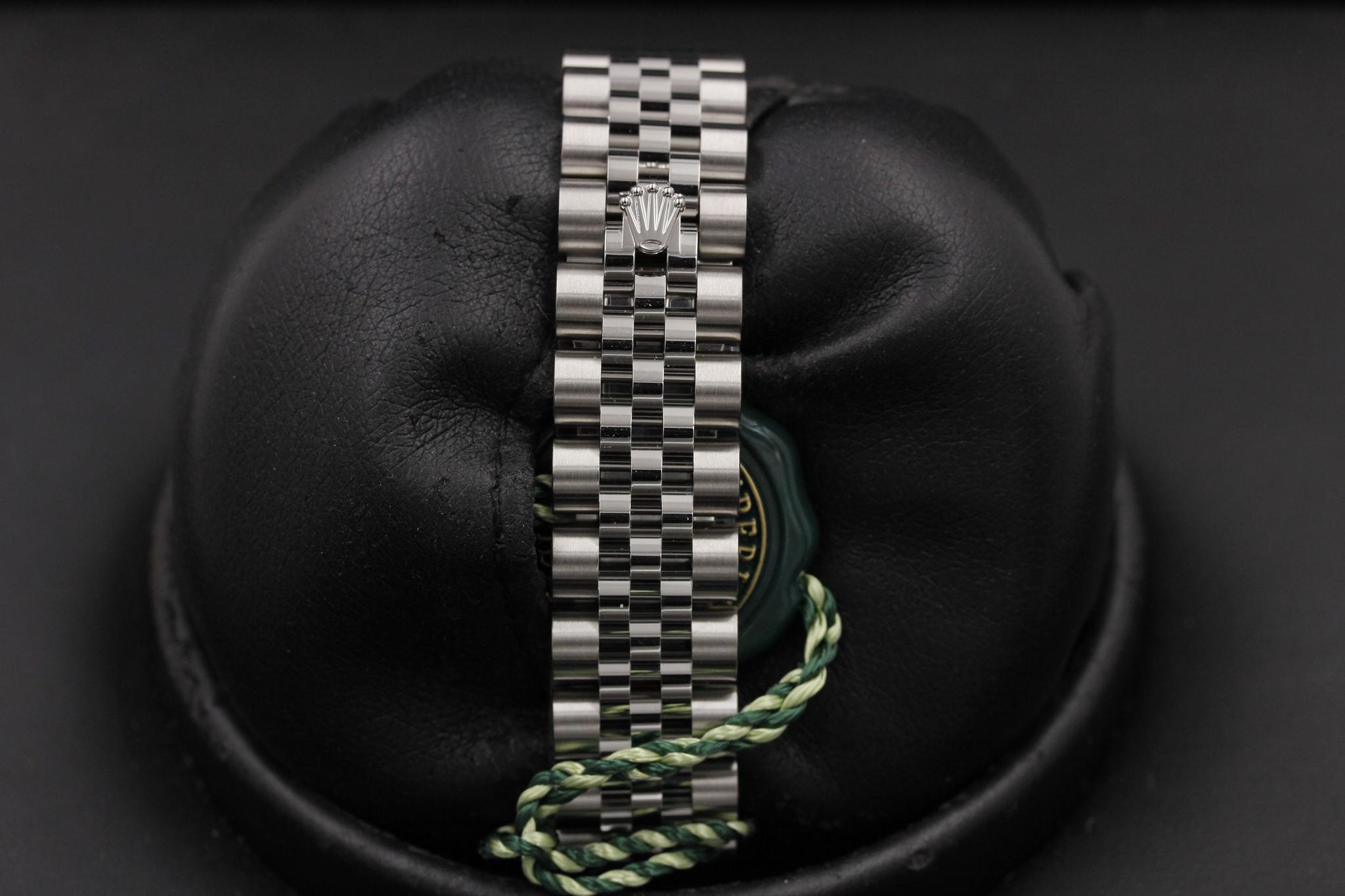 Watch Image 7