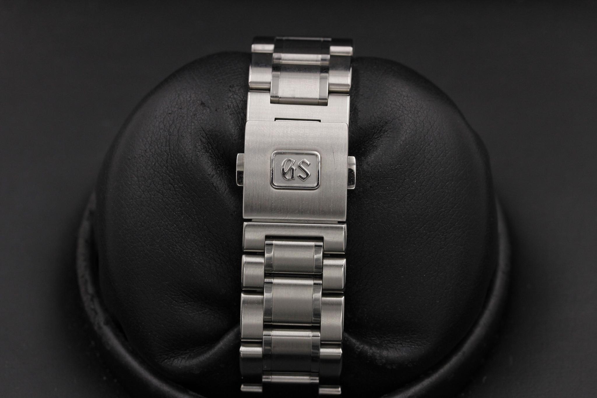 Watch Image 8