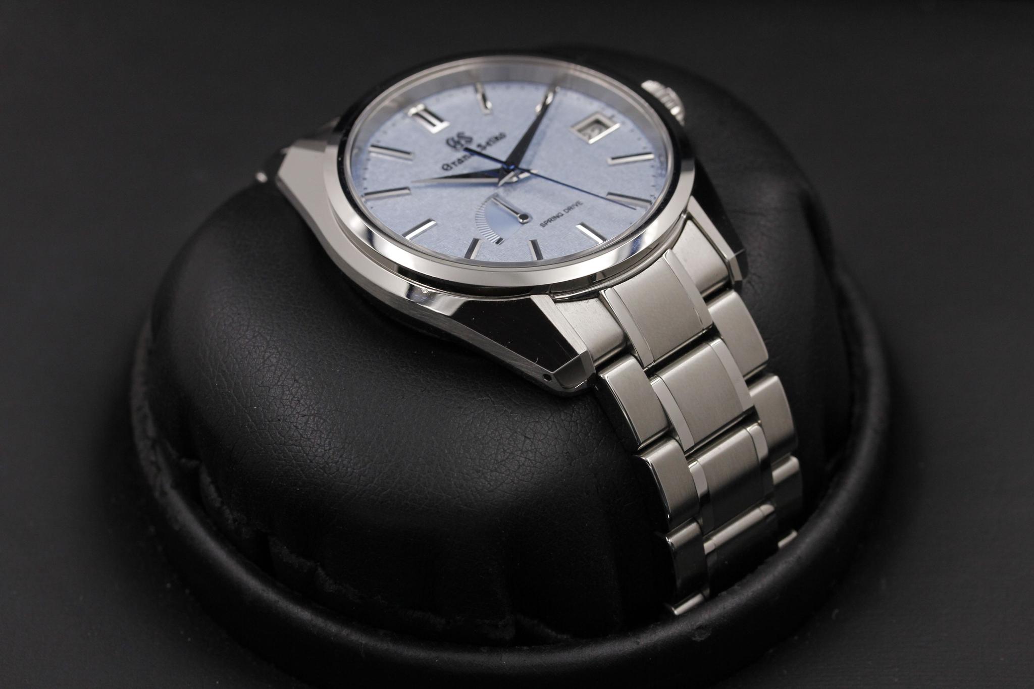 Watch Image 6
