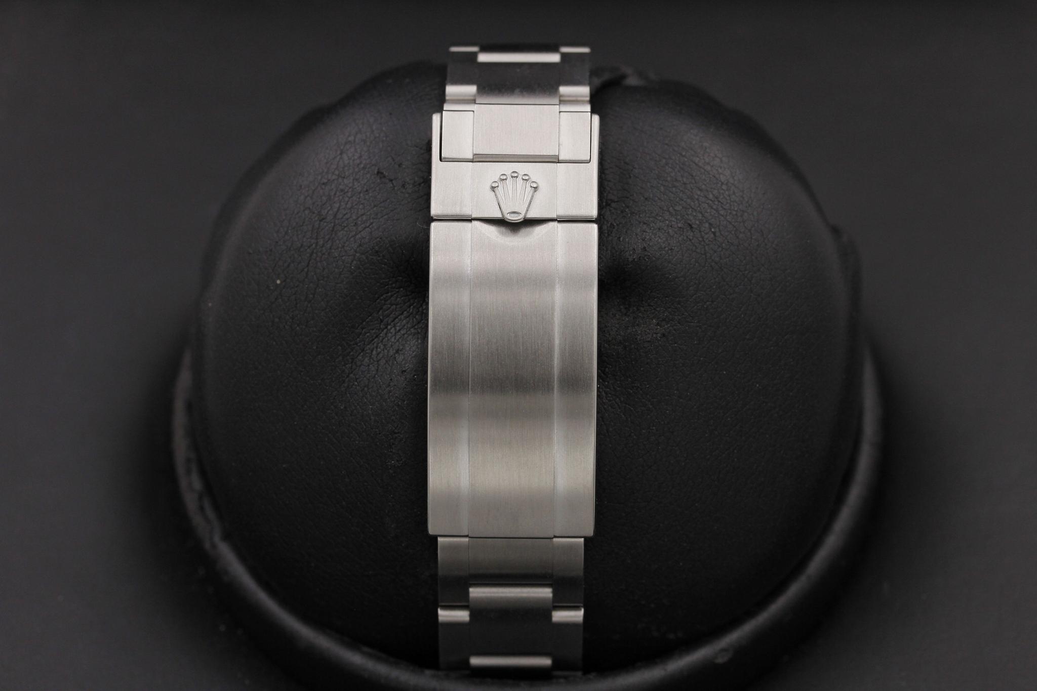 Watch Image 9
