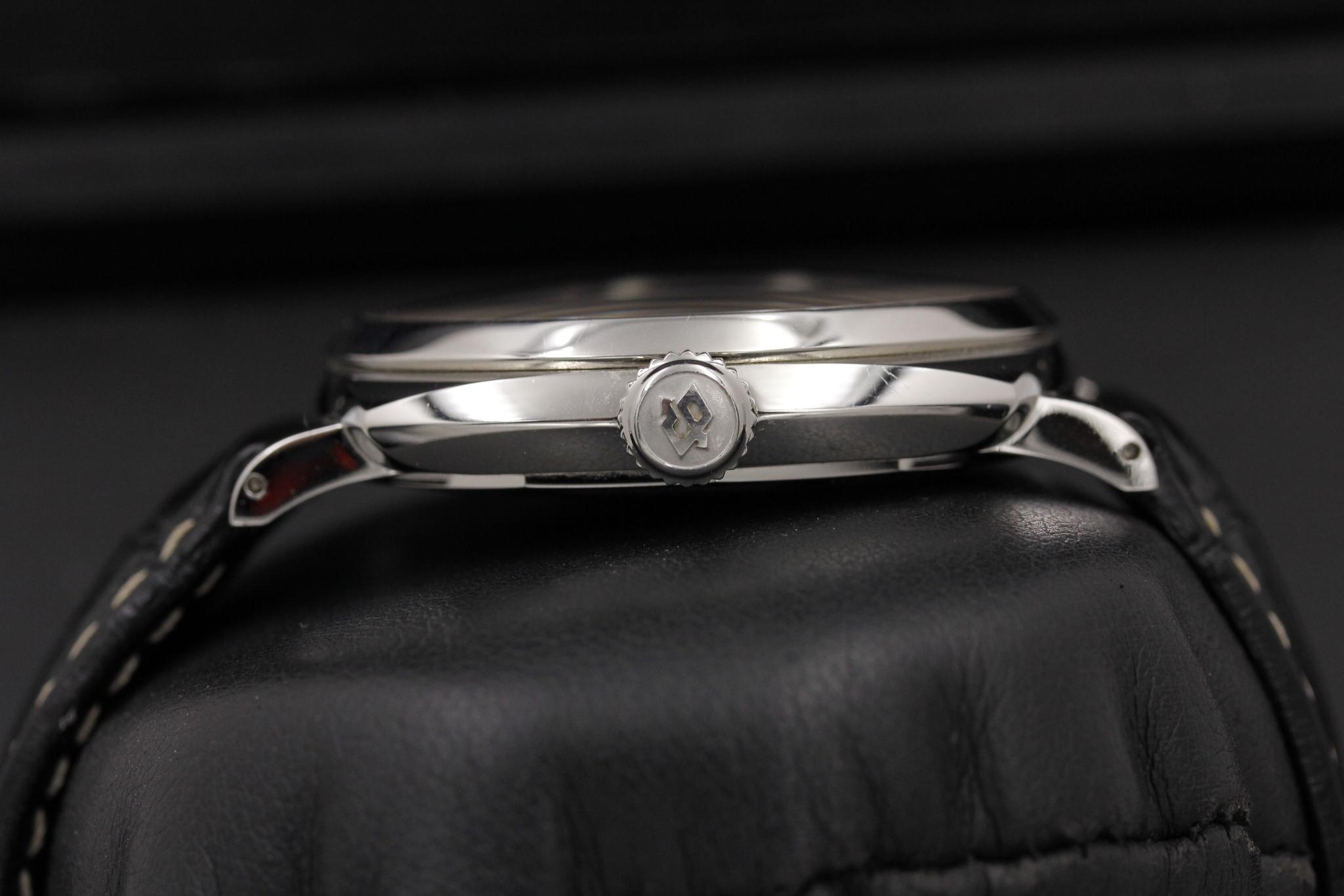 Watch Image 3