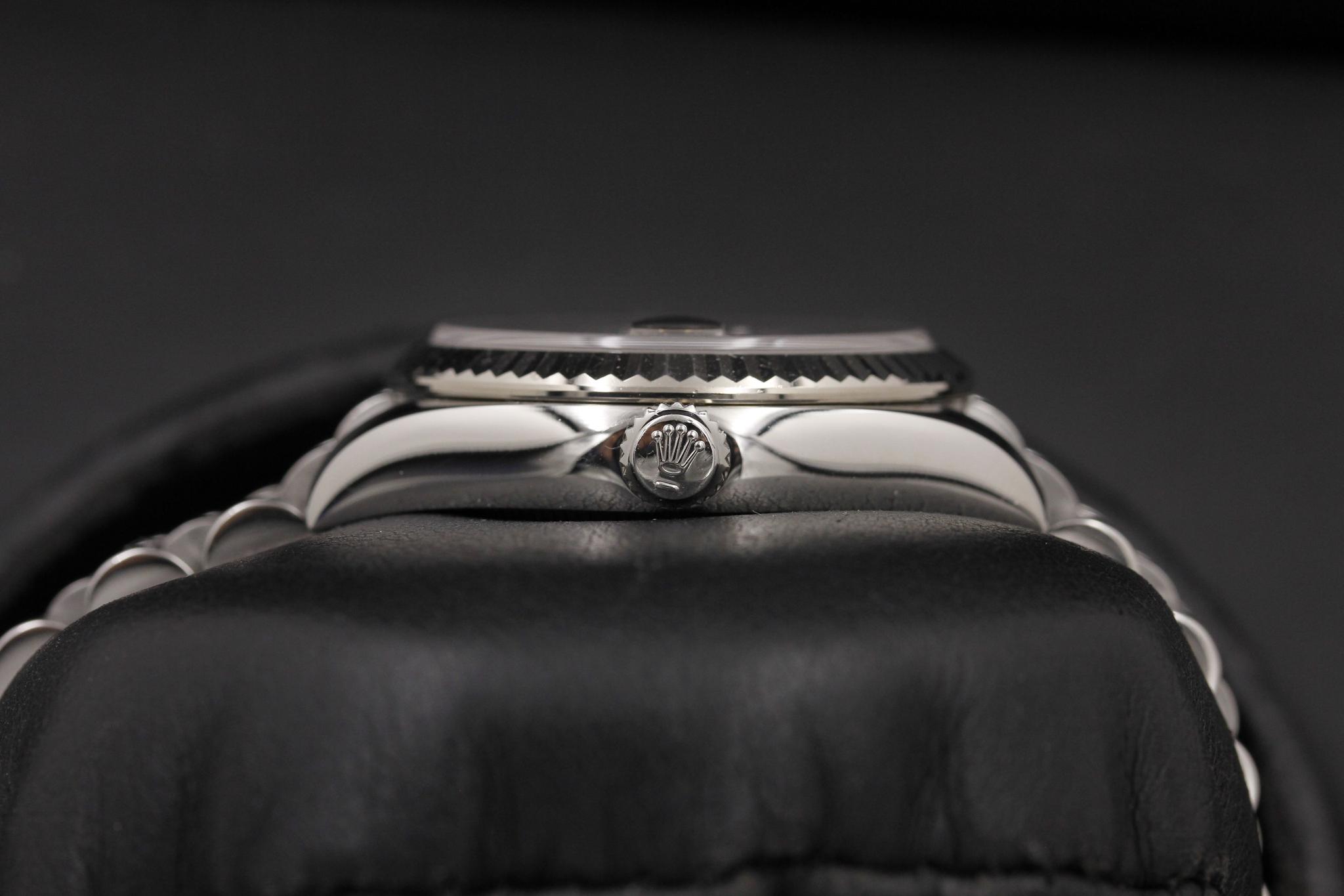 Watch Image 3