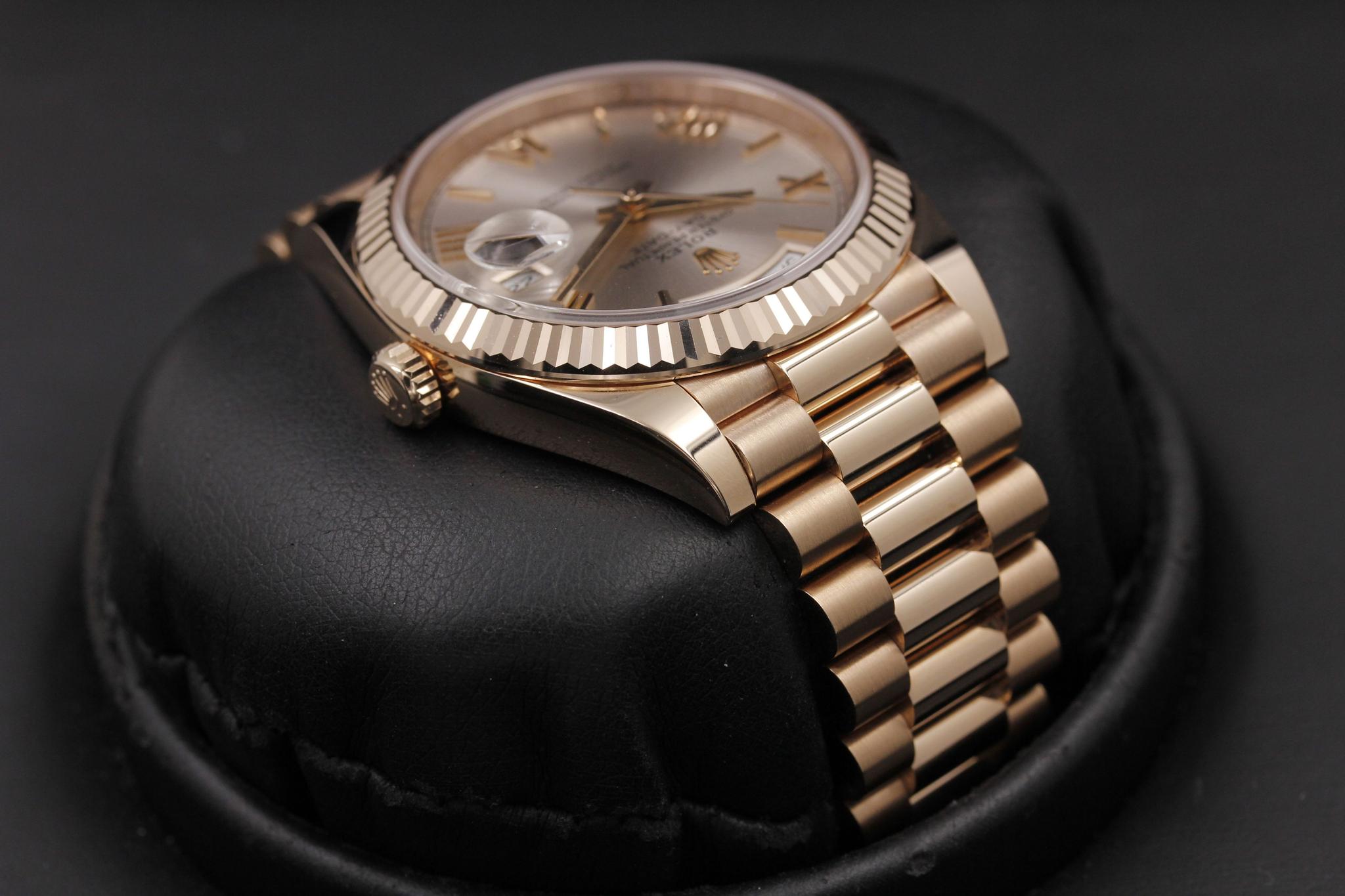 Watch Image 2