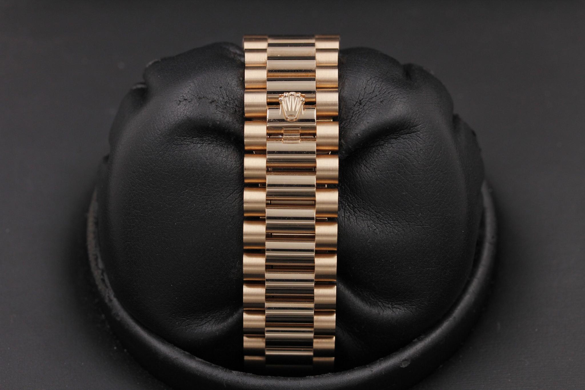 Watch Image 10