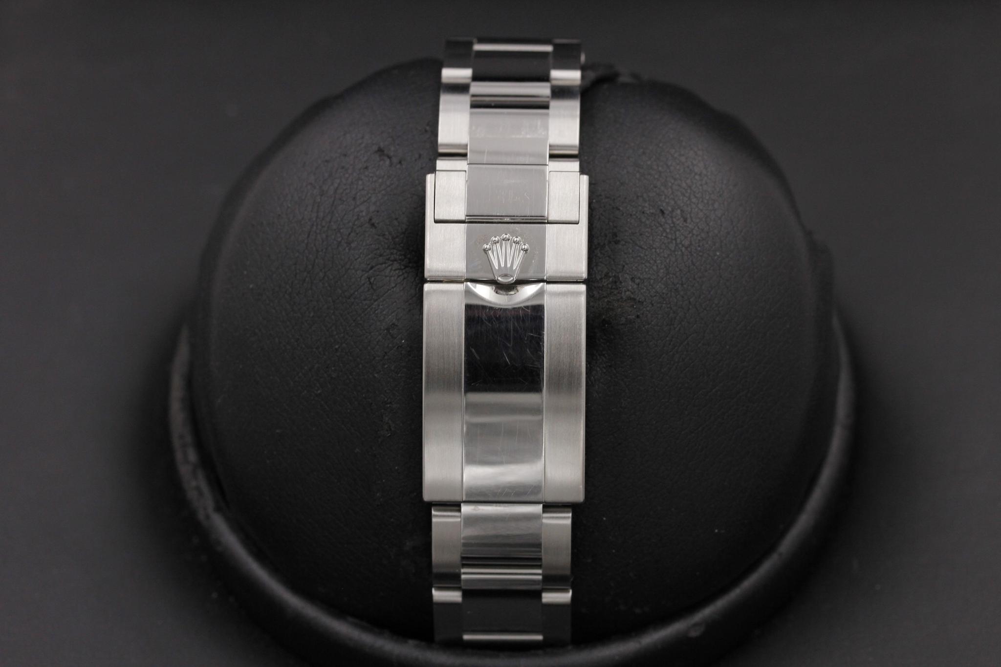 Watch Image 7