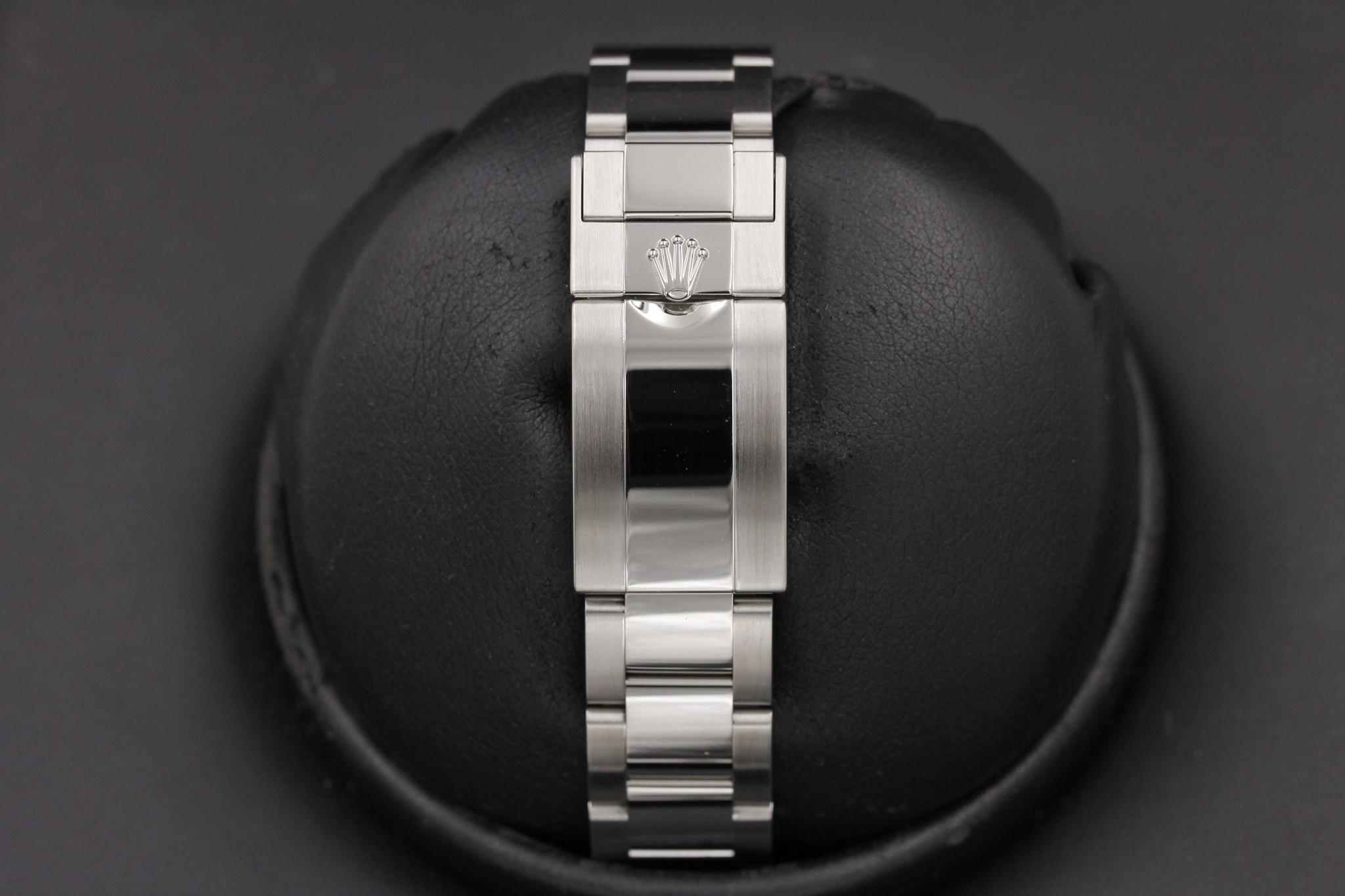 Watch Image 7