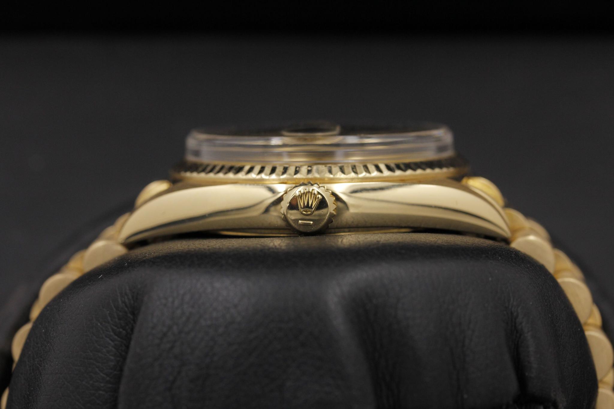 Watch Image 4