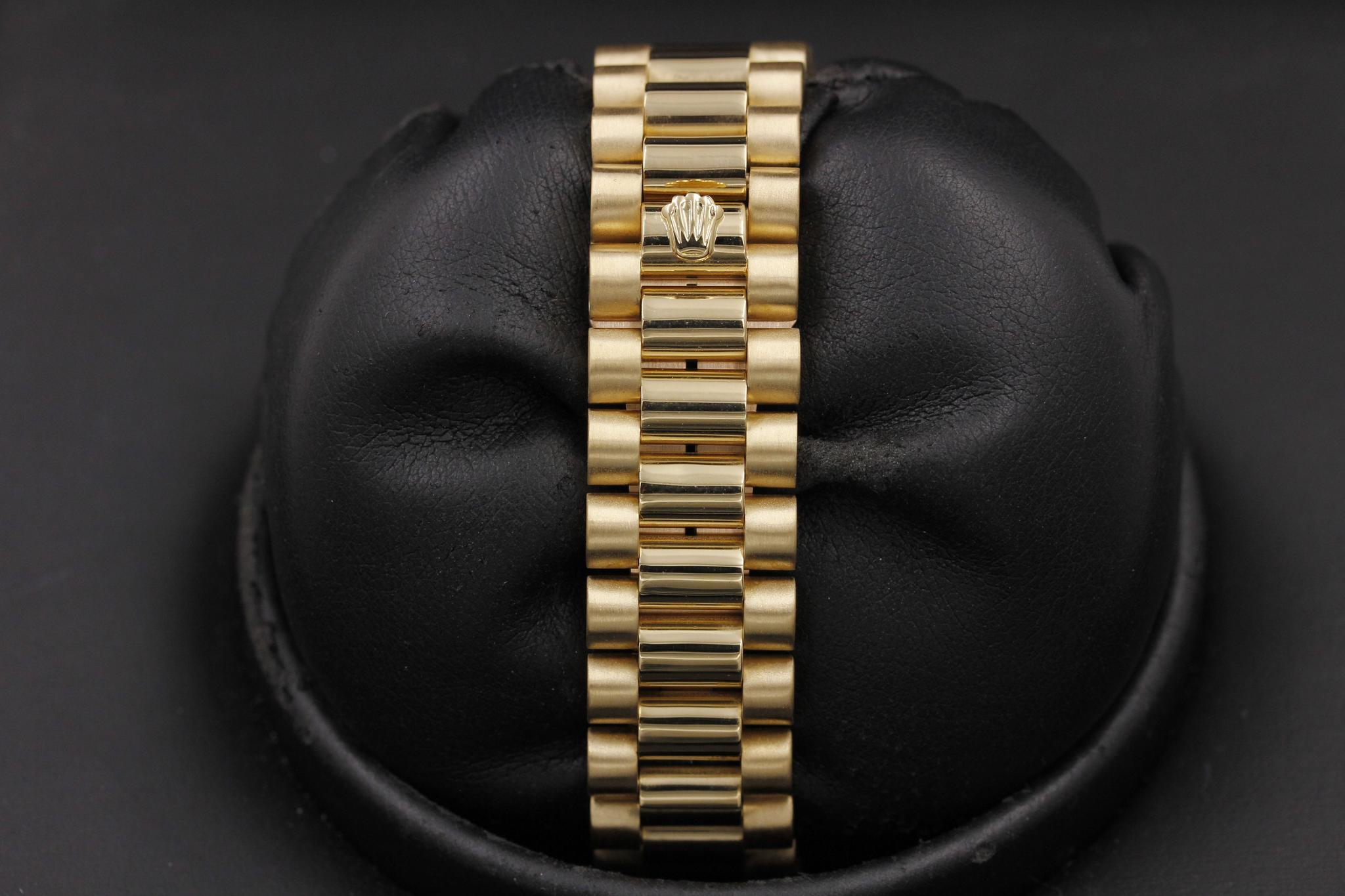 Watch Image 11