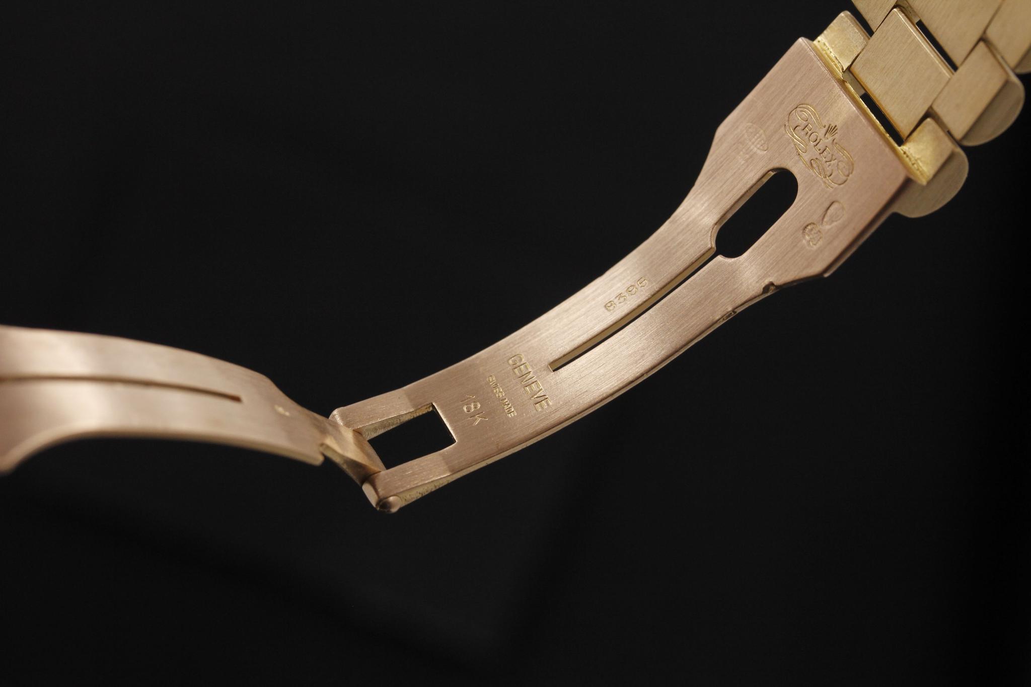Watch Image 9