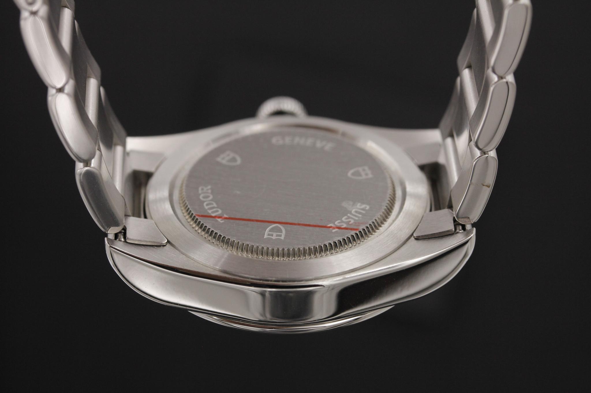 Watch Image 7