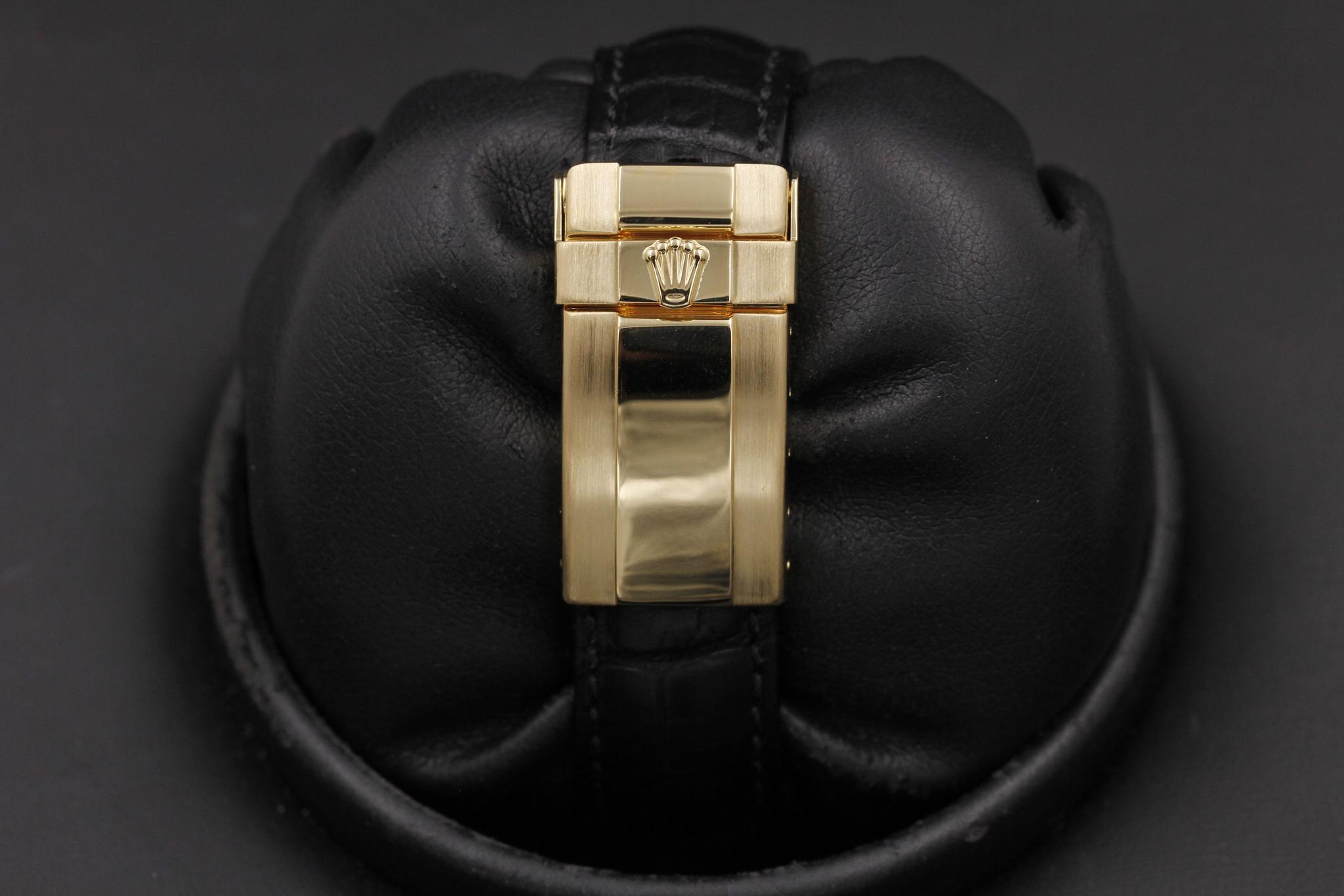 Watch Image 8