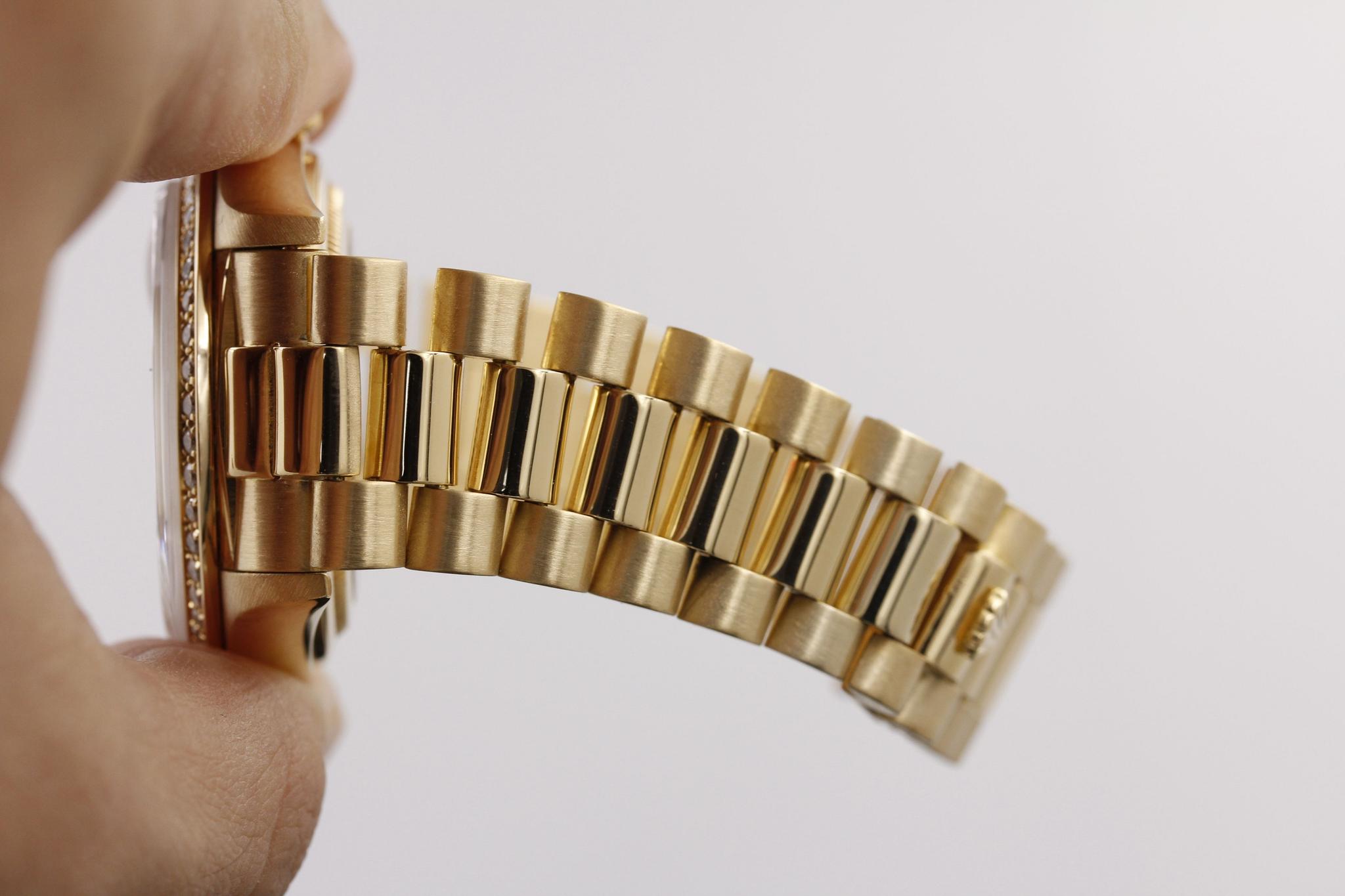Watch Image 9