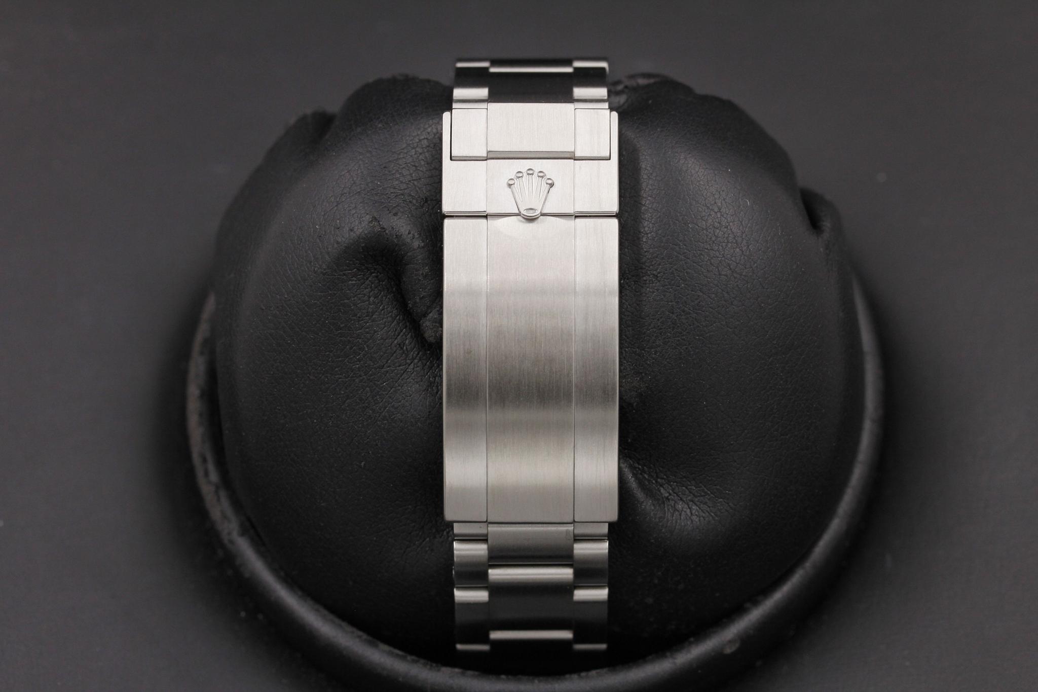 Watch Image 9