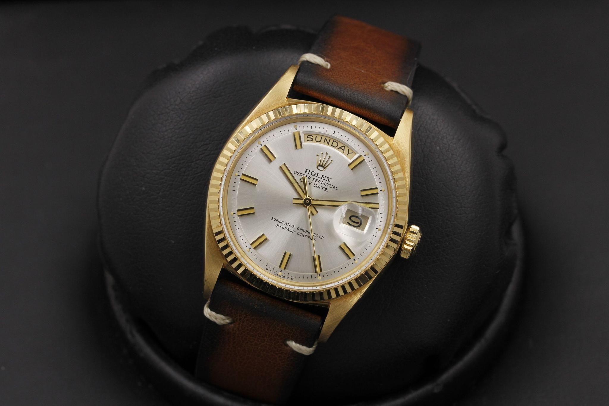 Watch Image 12