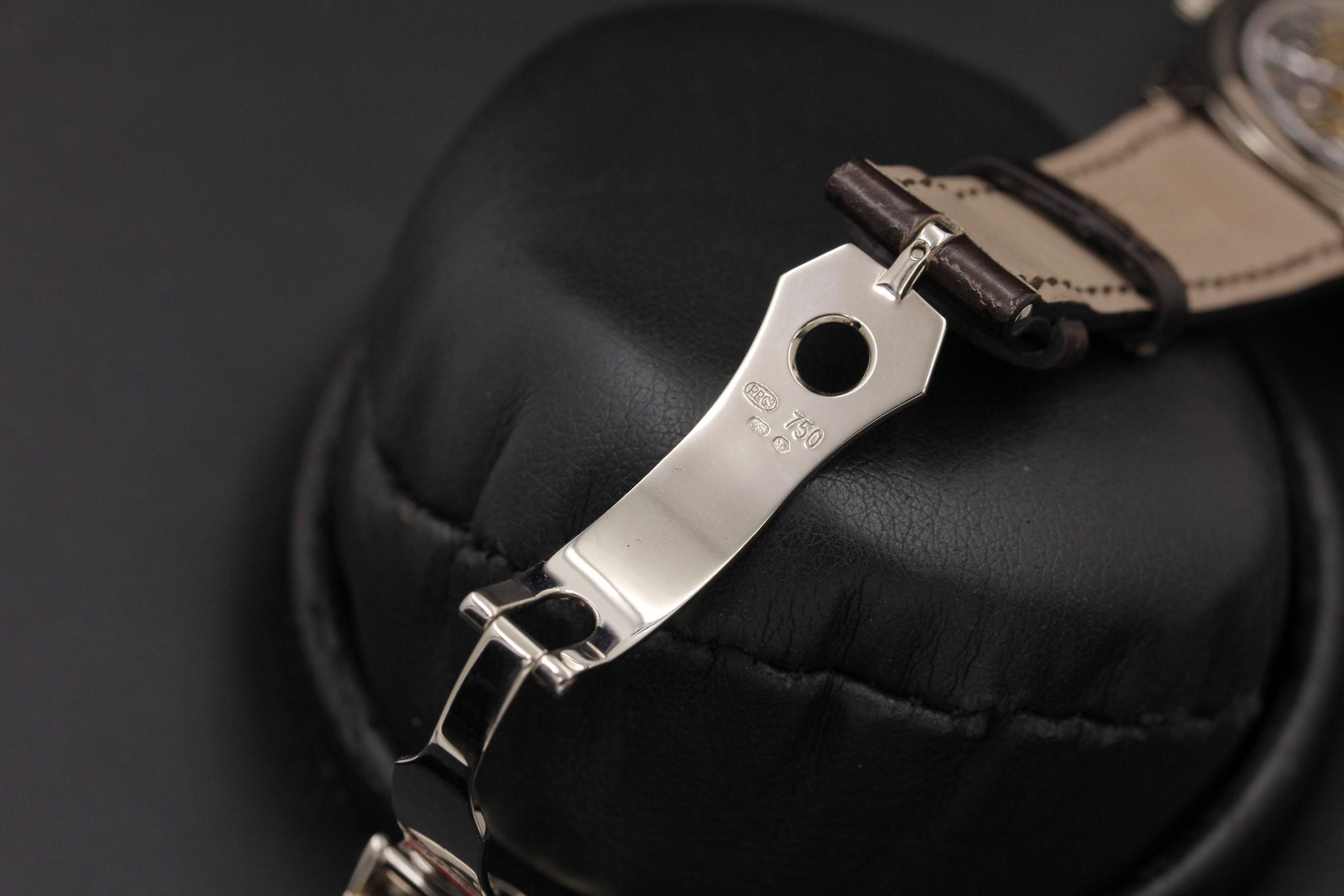 Watch Image 11