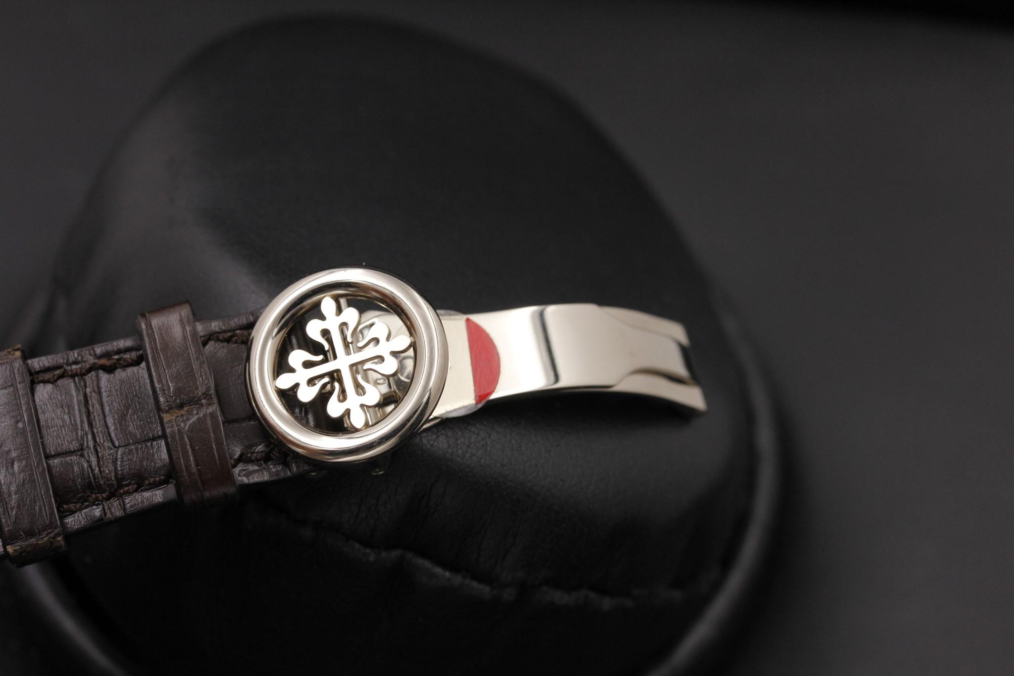 Watch Image 12