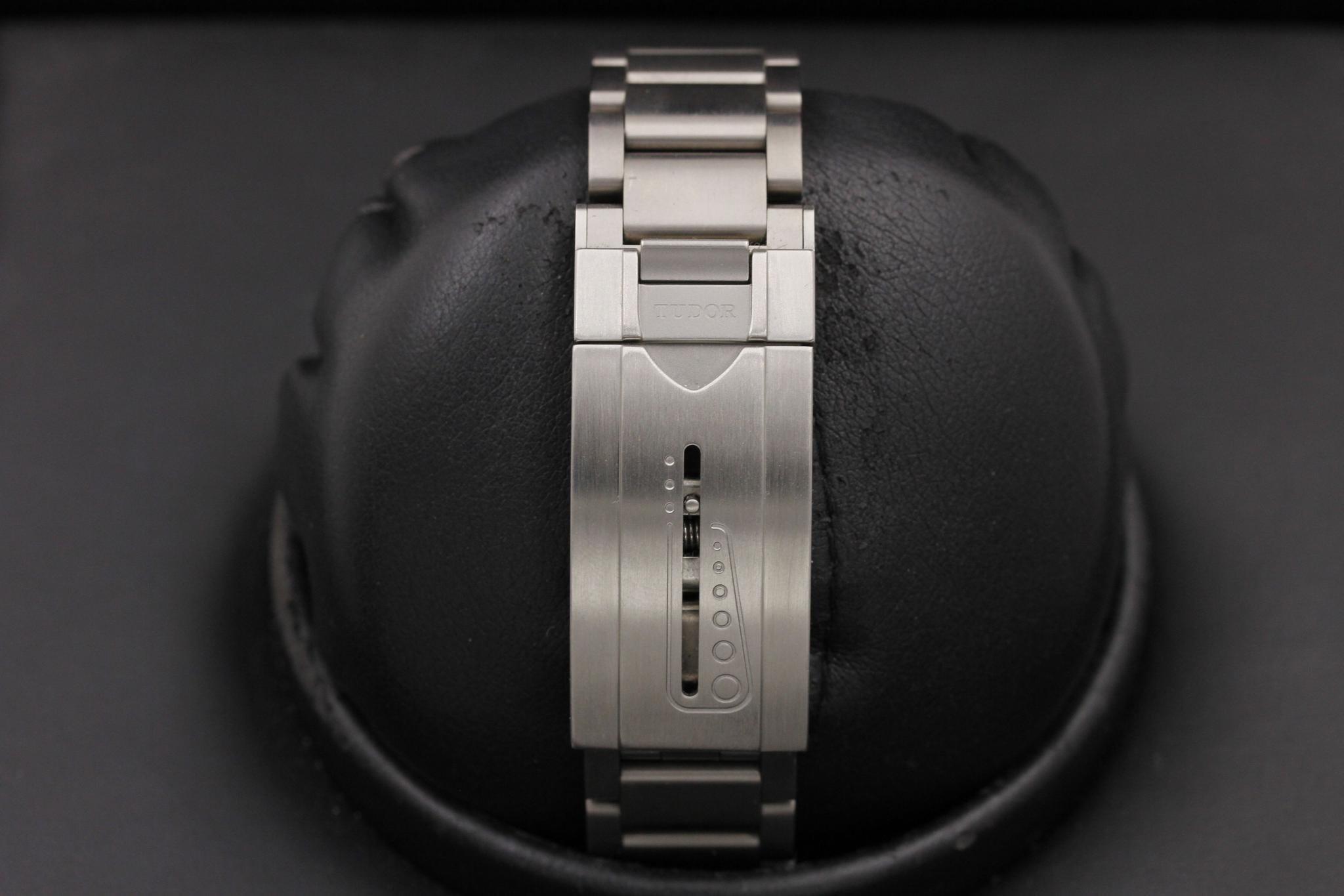 Watch Image 7