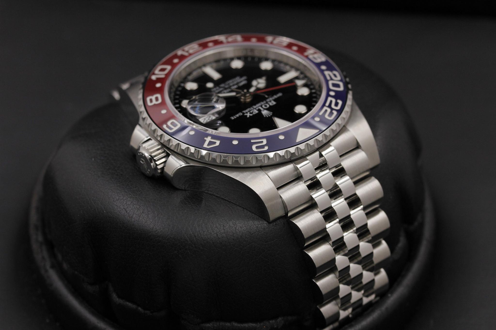 Watch Image 4