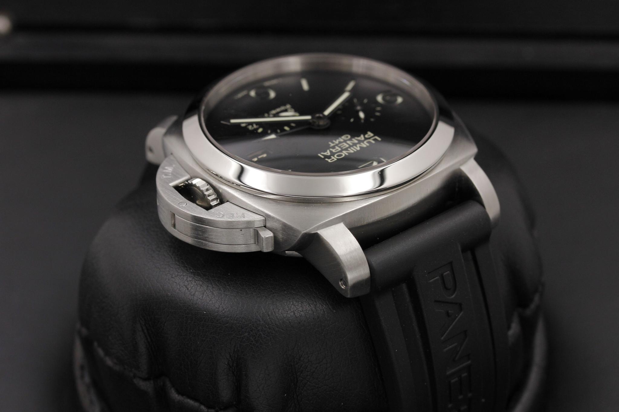 Watch Image 4