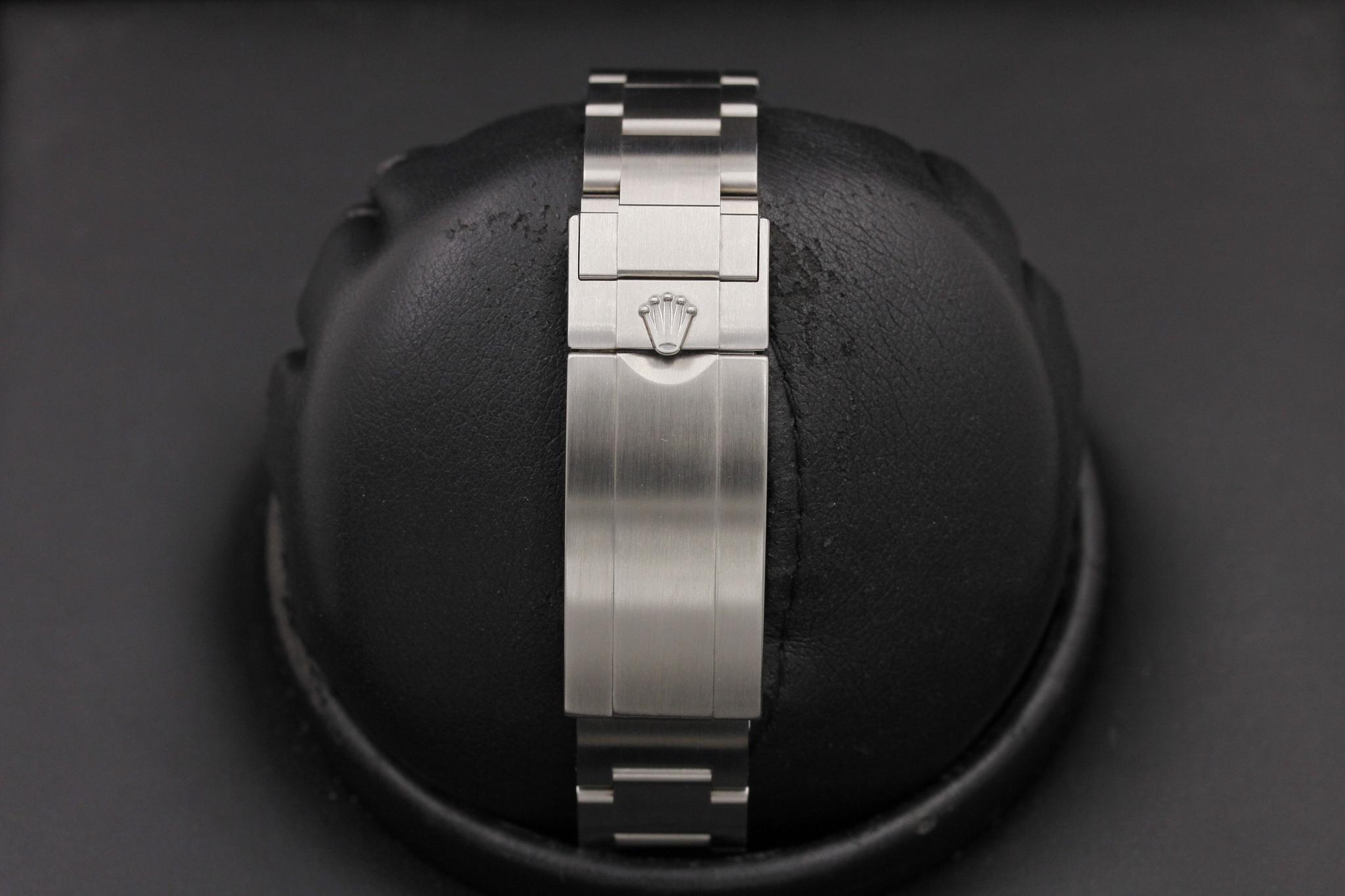 Watch Image 7