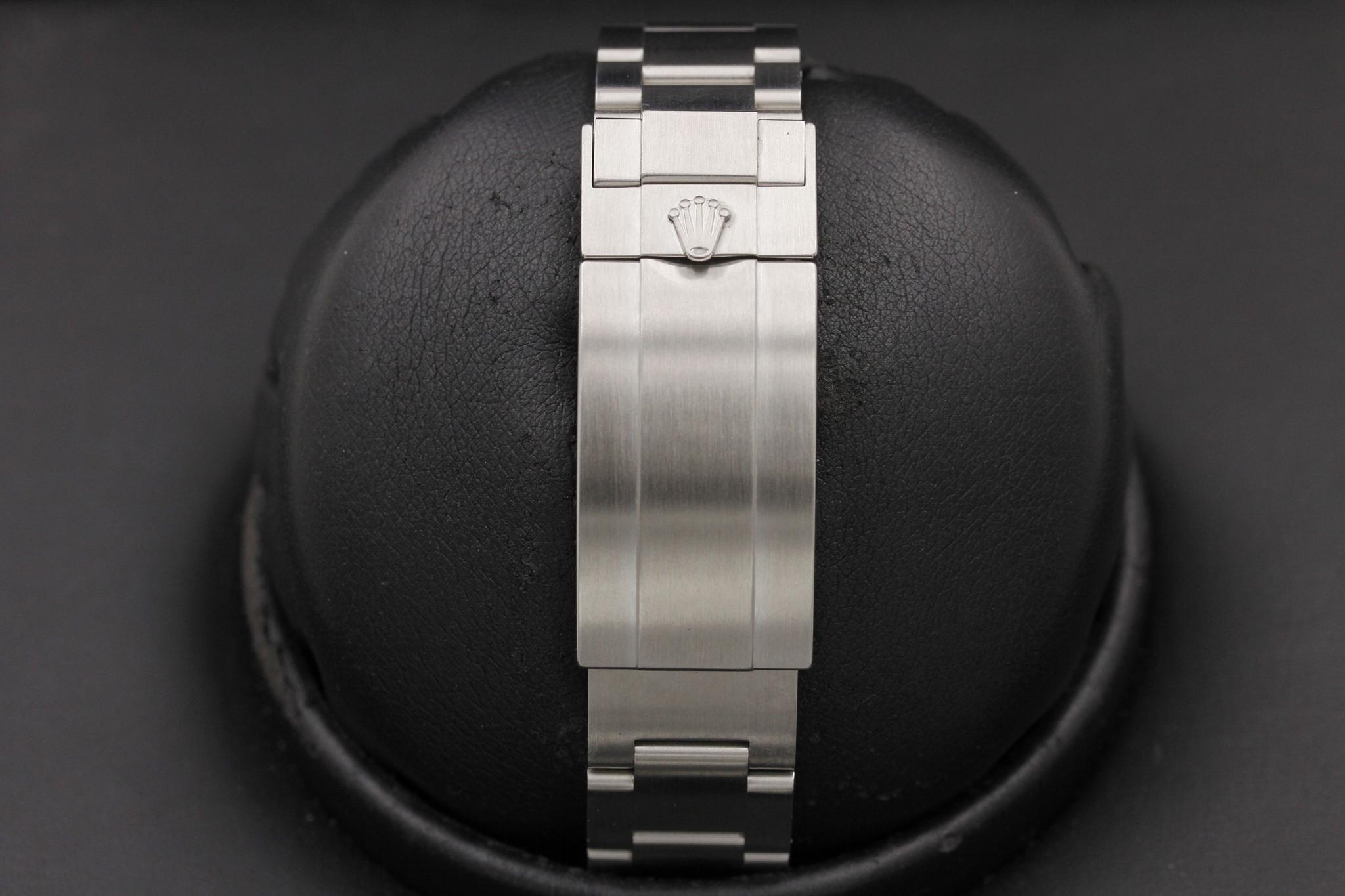 Watch Image 9
