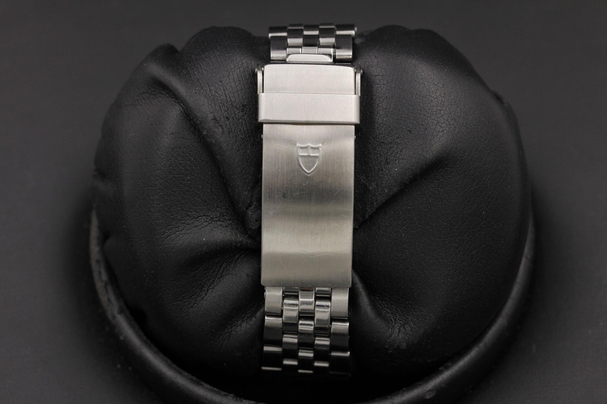 Watch Image 8