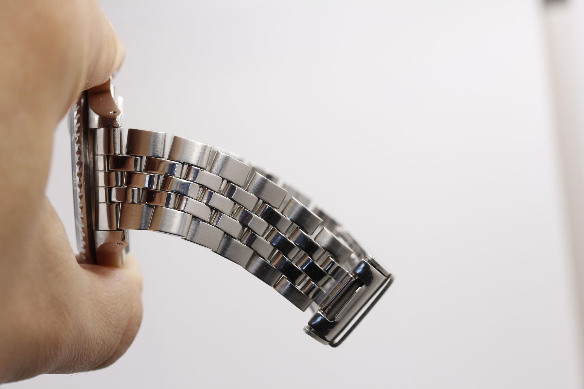 Watch Image 12