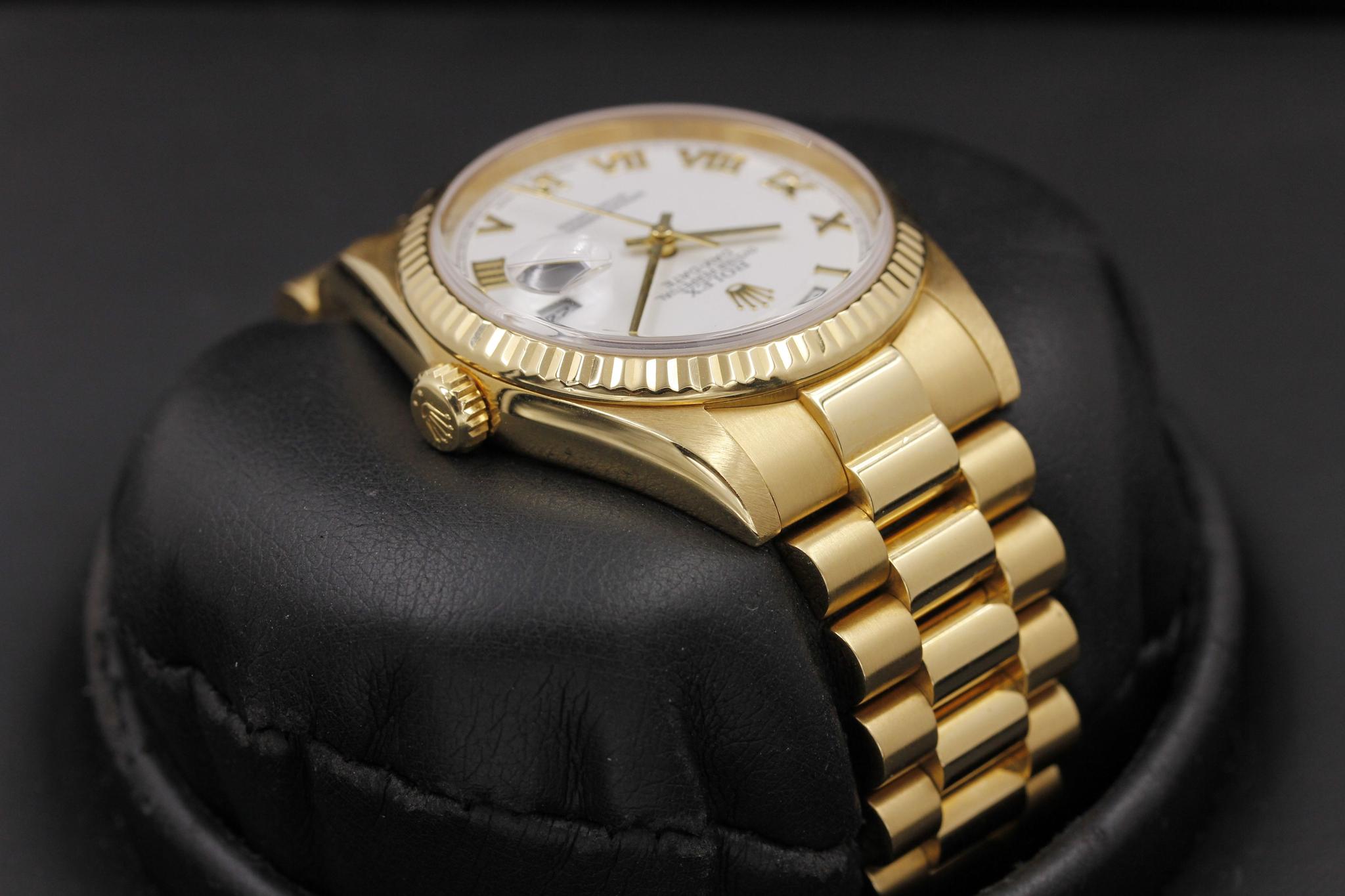 Watch Image 4