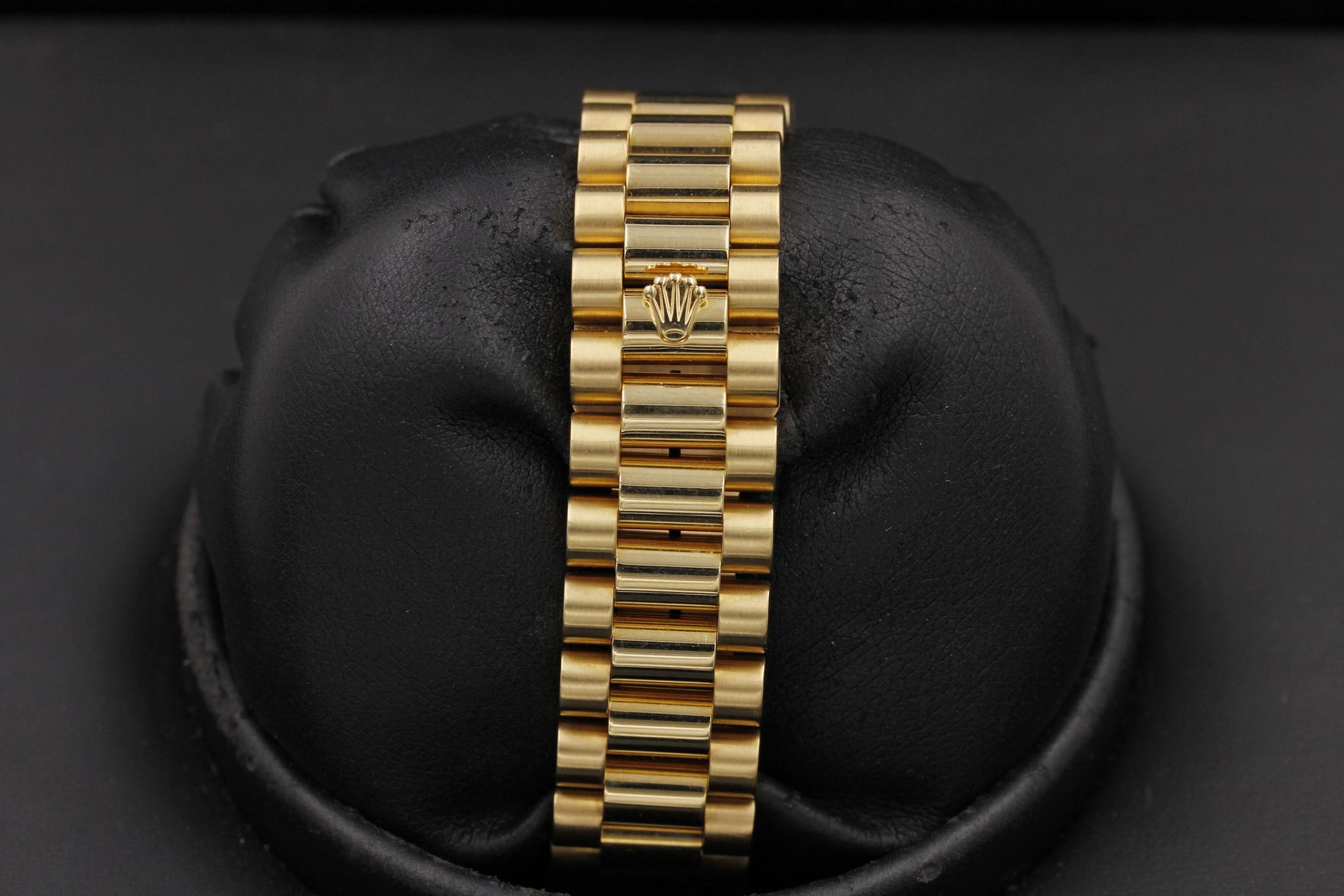 Watch Image 7