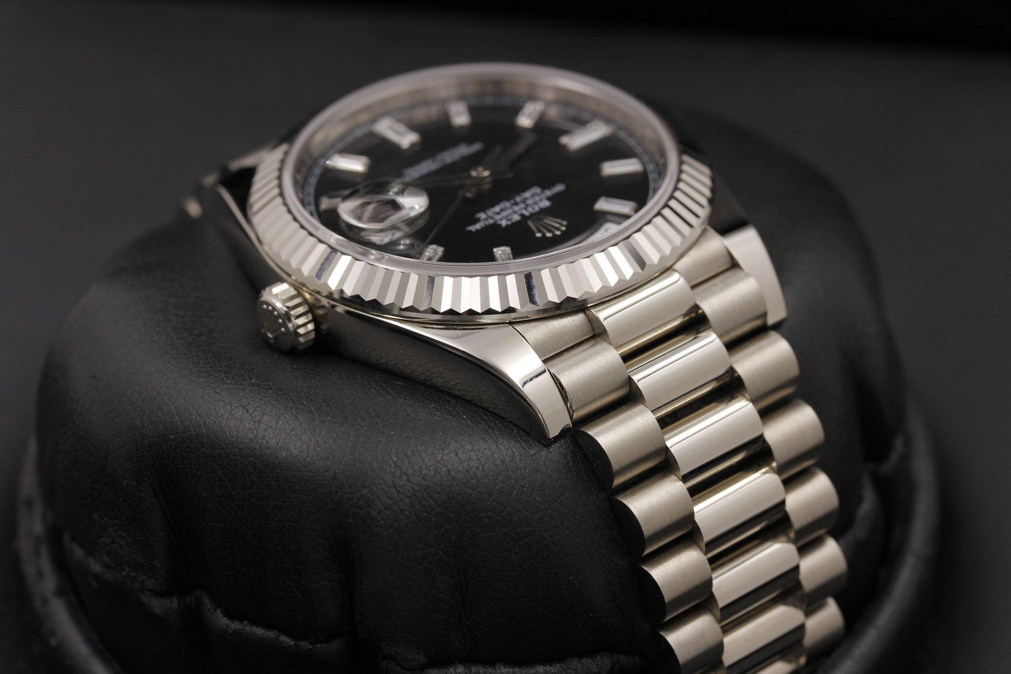 Watch Image 4