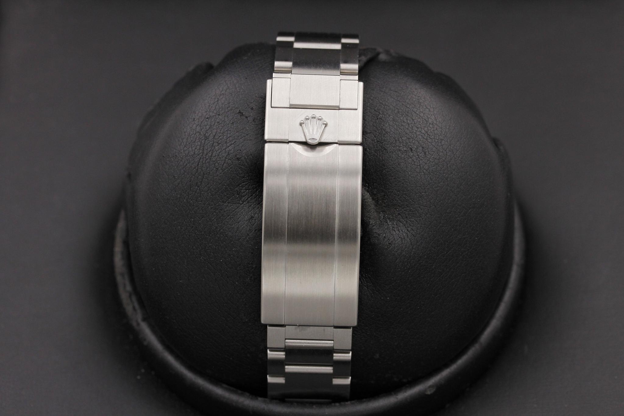 Watch Image 7
